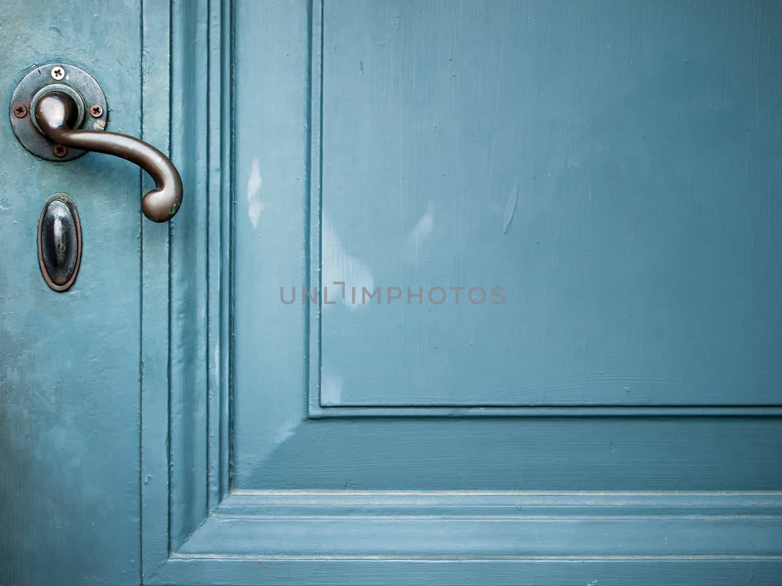 Single Door handle on old door by nuttakit