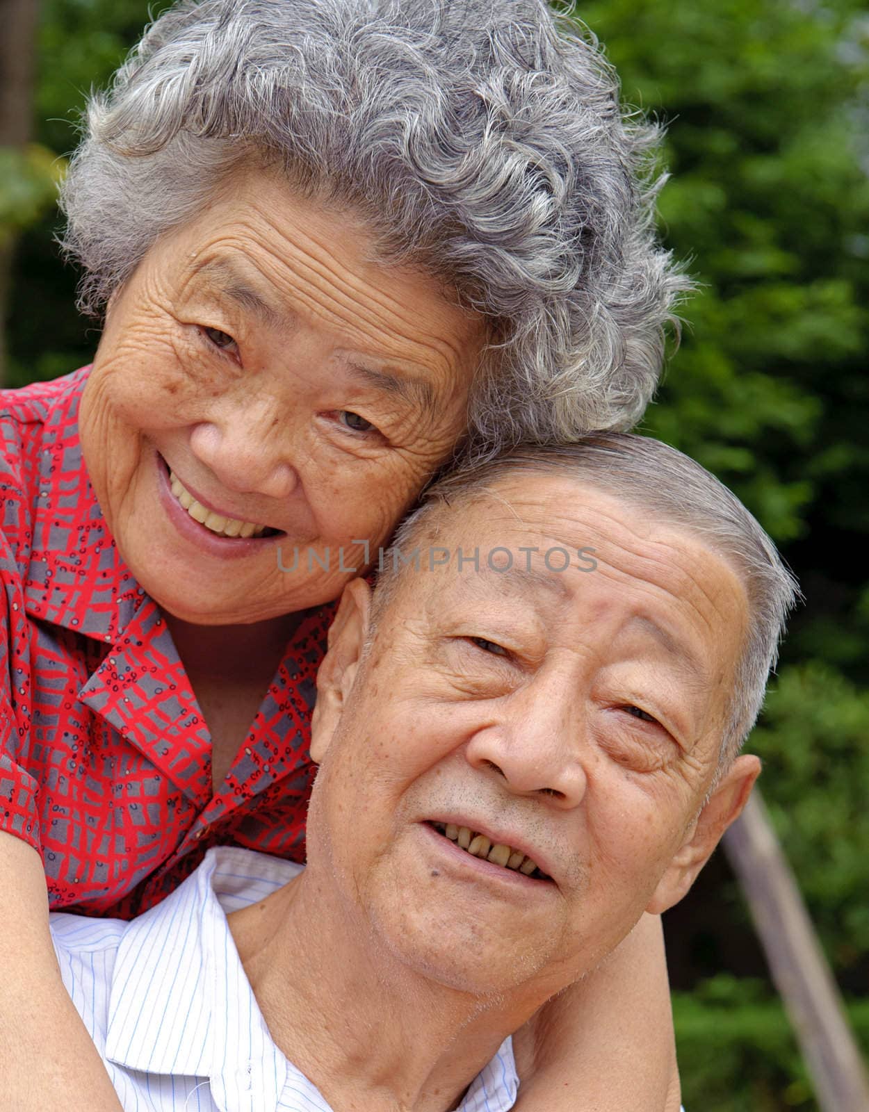 an intimate senior couple embraced