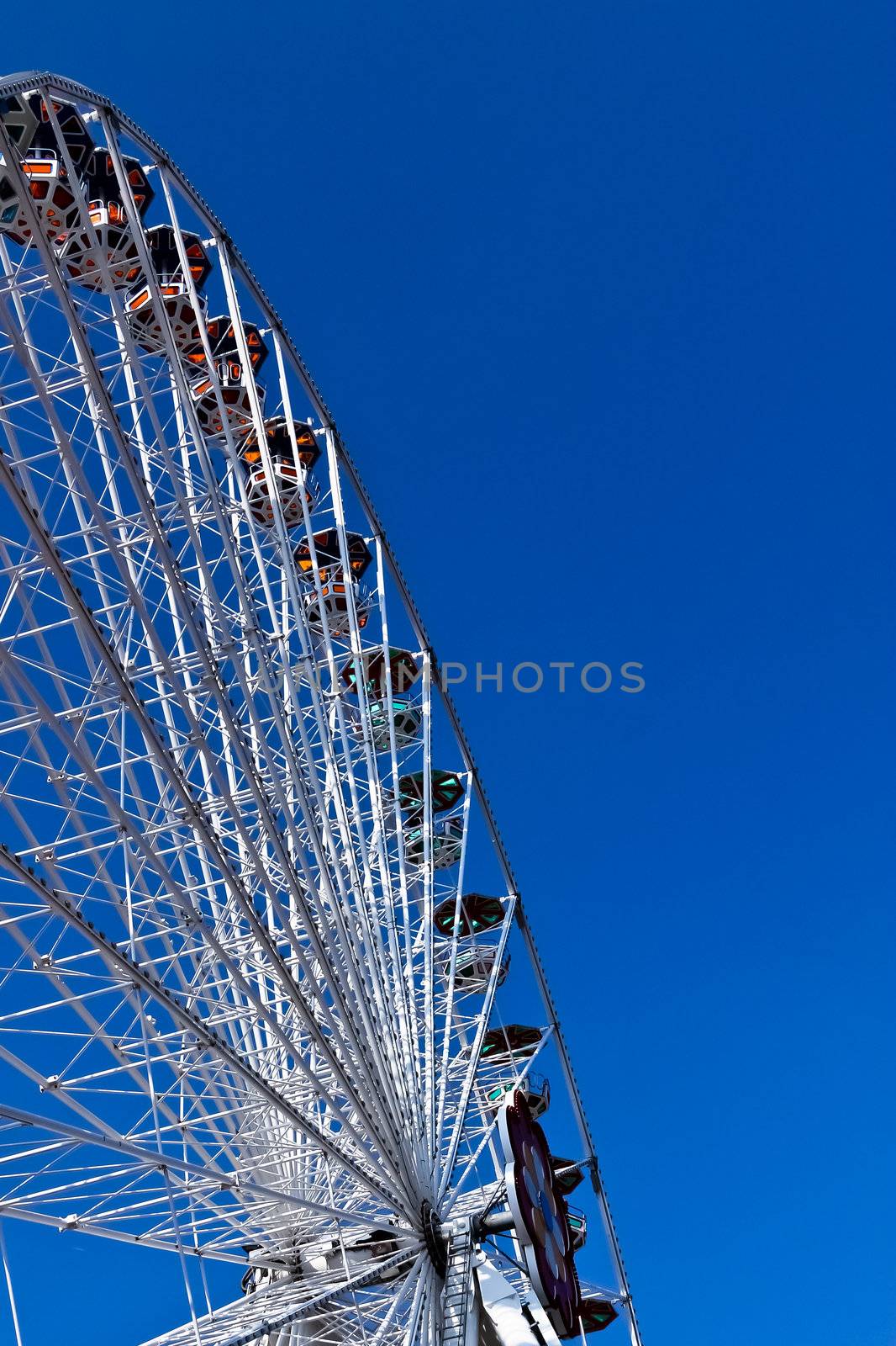 Ferris wheel in white by kyrien