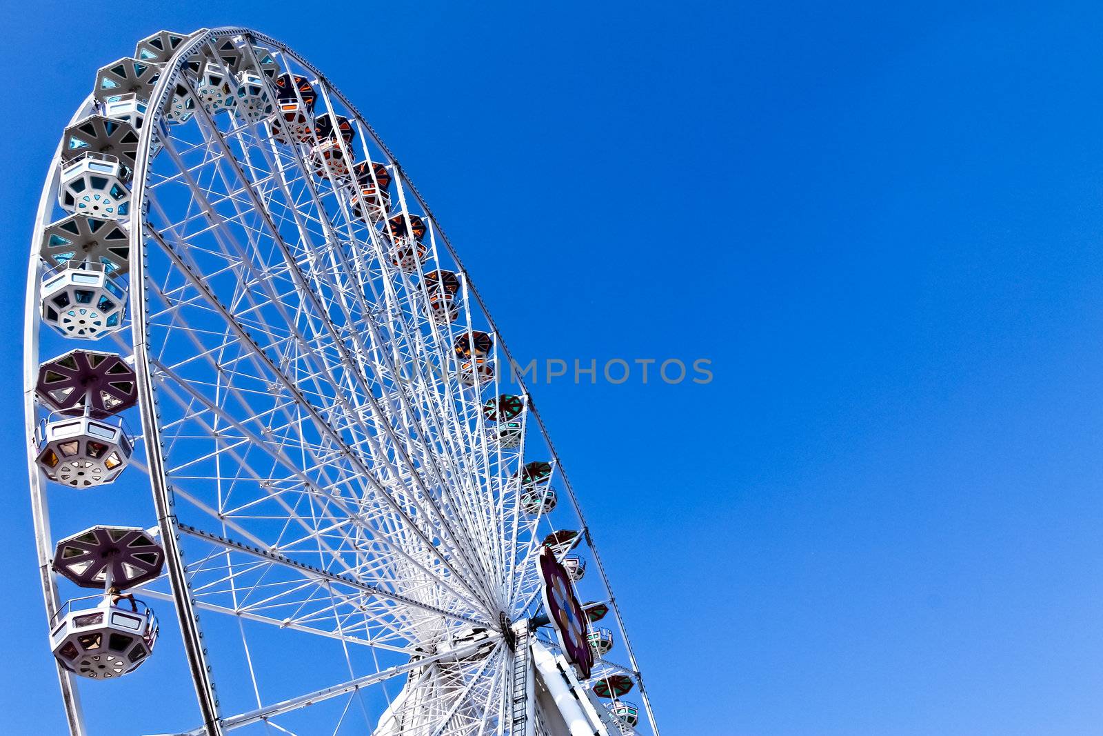 Ferris wheel on a fair by kyrien