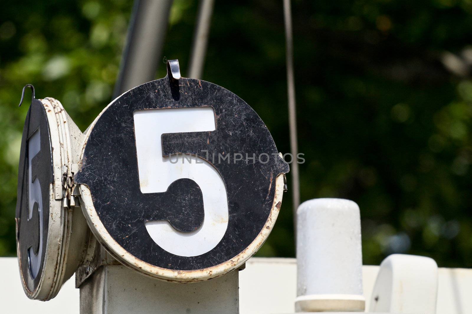 A sign of Vienna's famous tramway, number five