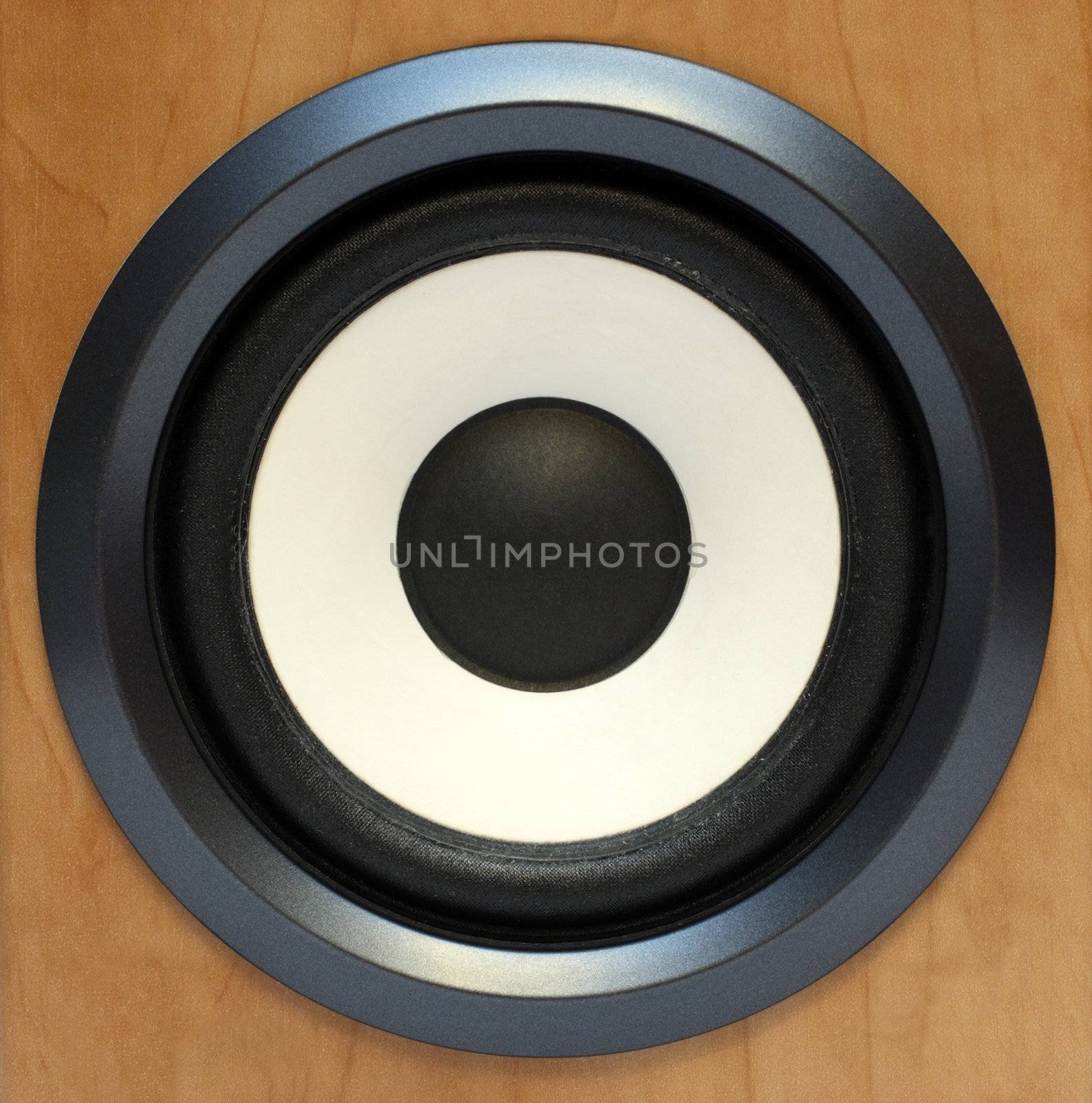 round bass sound speaker by Mikko