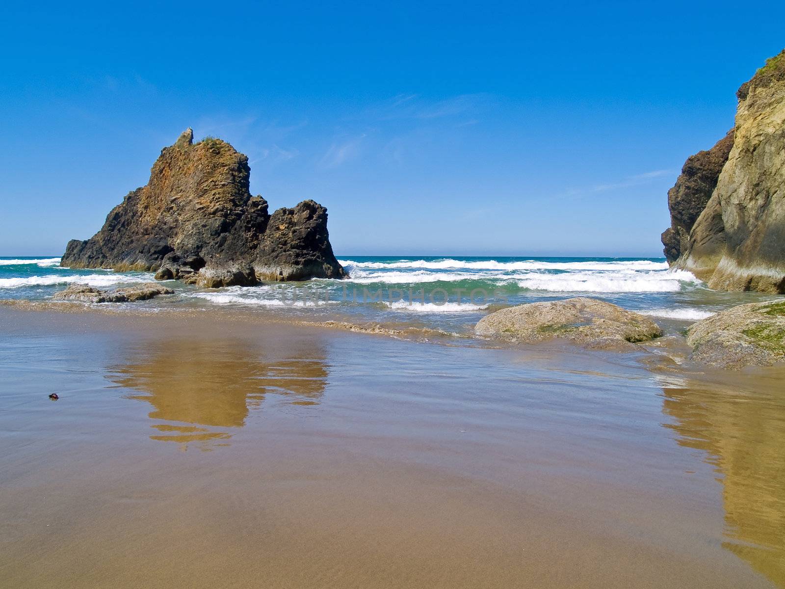 Rugged Rocky Beach on the Oregon Coast by Frankljunior