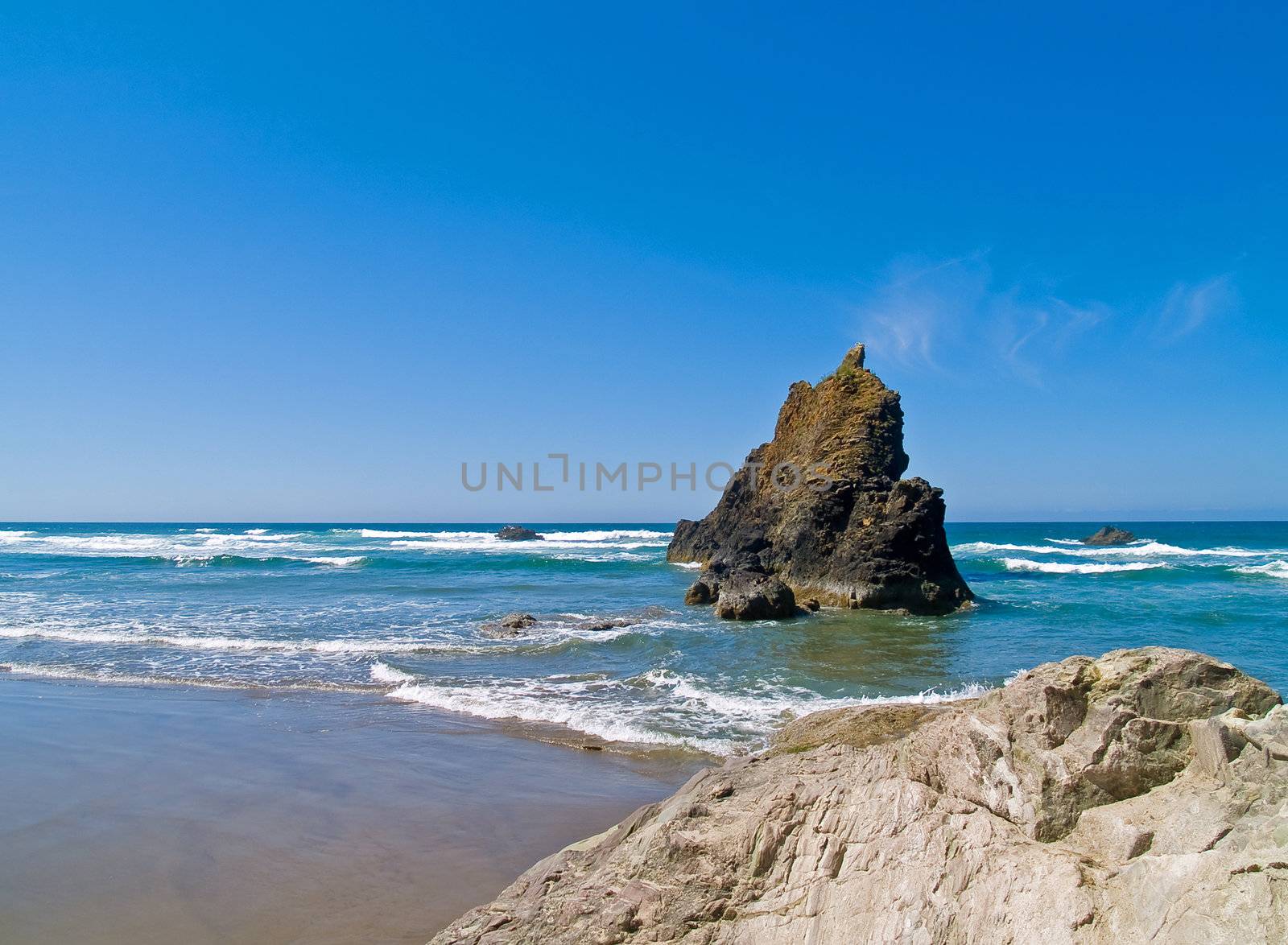 Rugged Rocky Beach on the Oregon Coast by Frankljunior