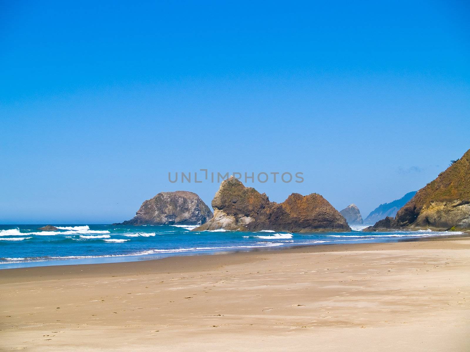 Rugged Rocky Beach on the Oregon Coast by Frankljunior