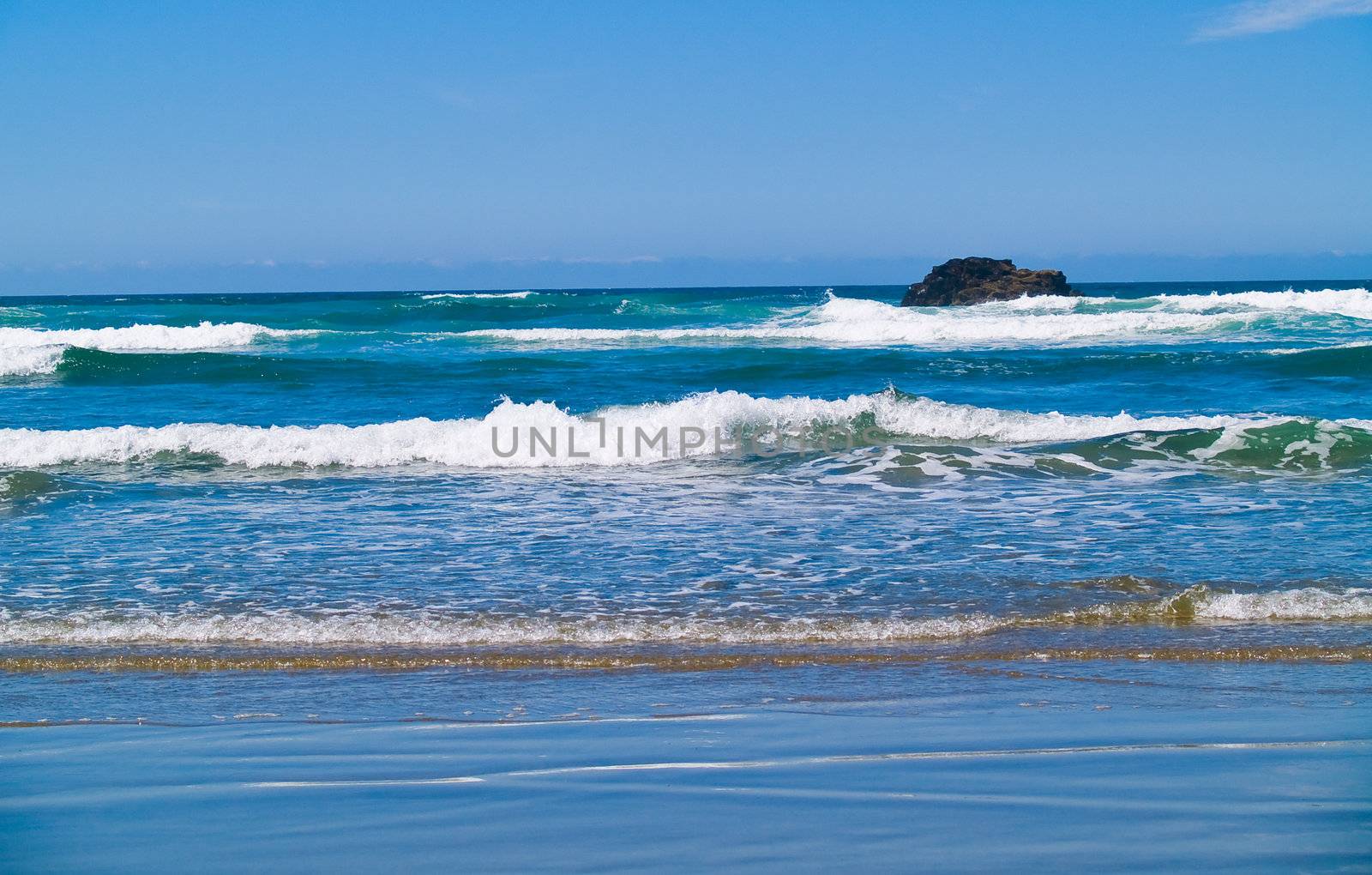 Rugged Rocky Beach on the Oregon Coast by Frankljunior