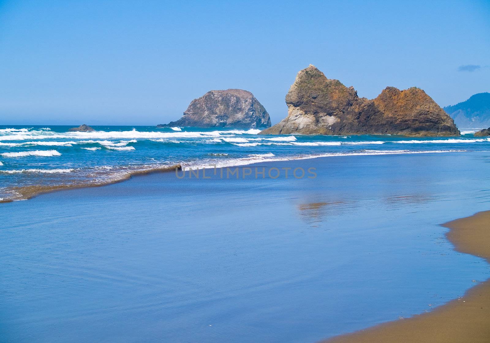 Rugged Rocky Beach on the Oregon Coast by Frankljunior