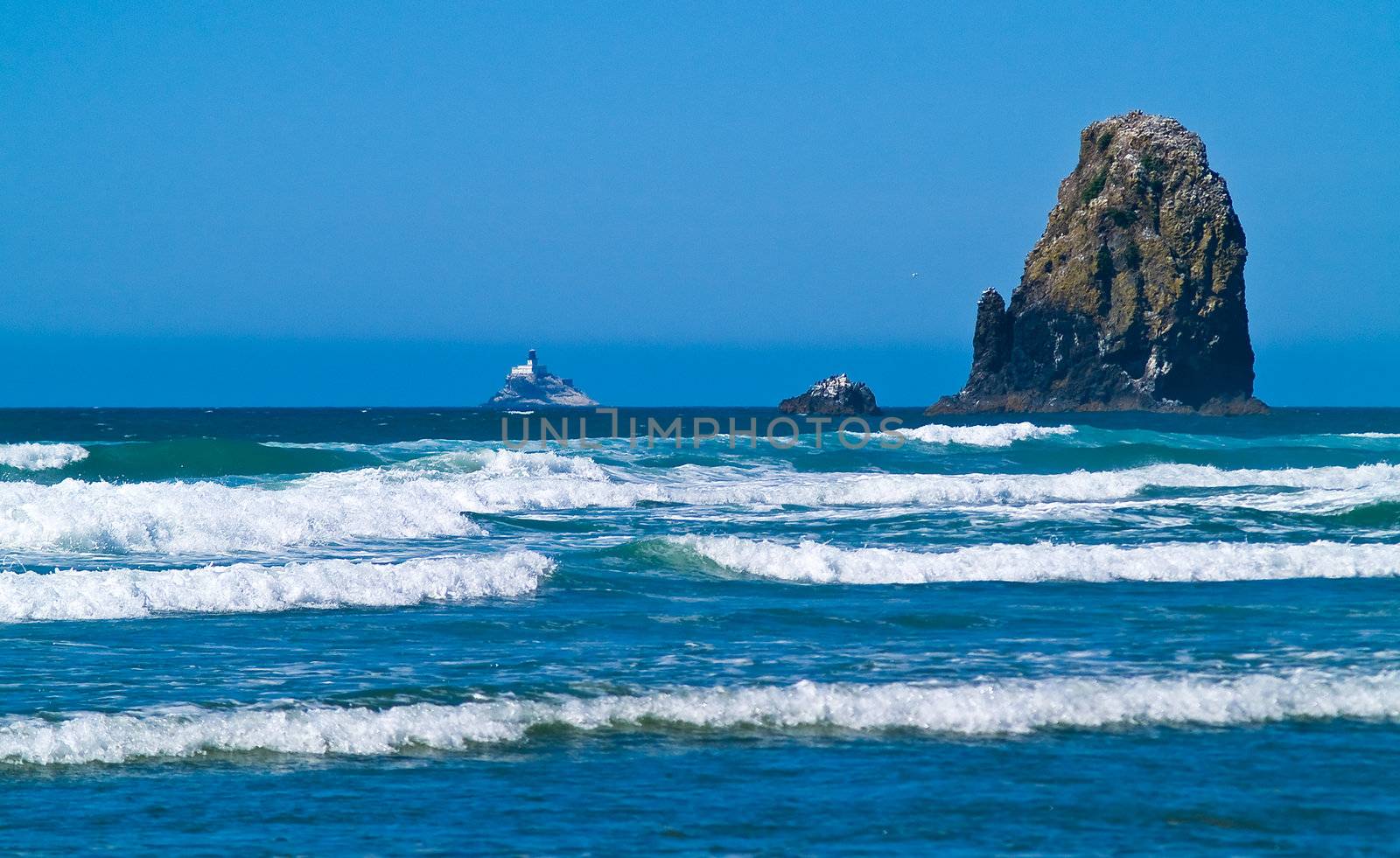 Rugged Rocky Arcadia Beach on the Oregon Coast by Frankljunior