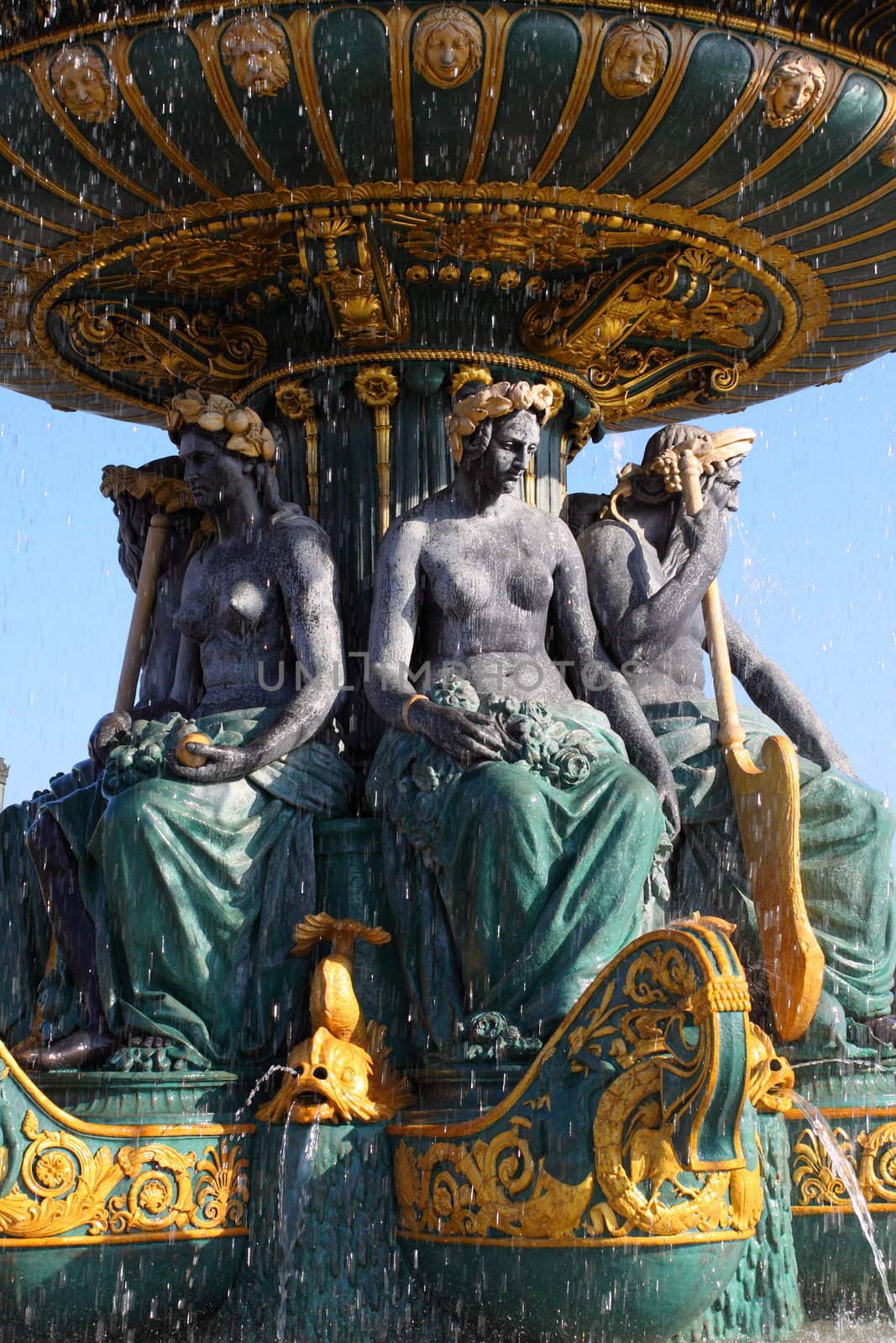 Fountain, Place de la Concorde by mariusz_prusaczyk