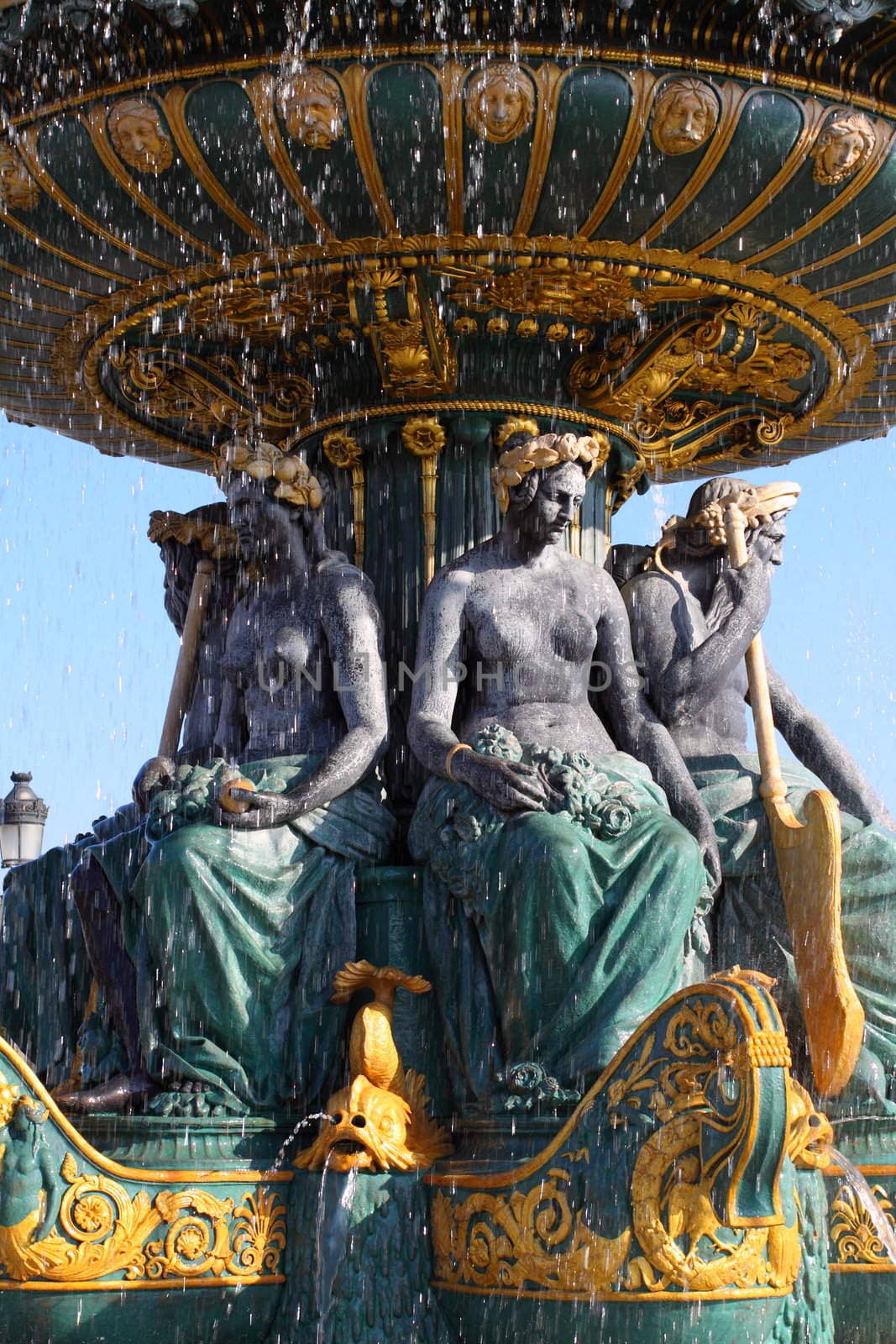 Fountain, Place de la Concorde by mariusz_prusaczyk