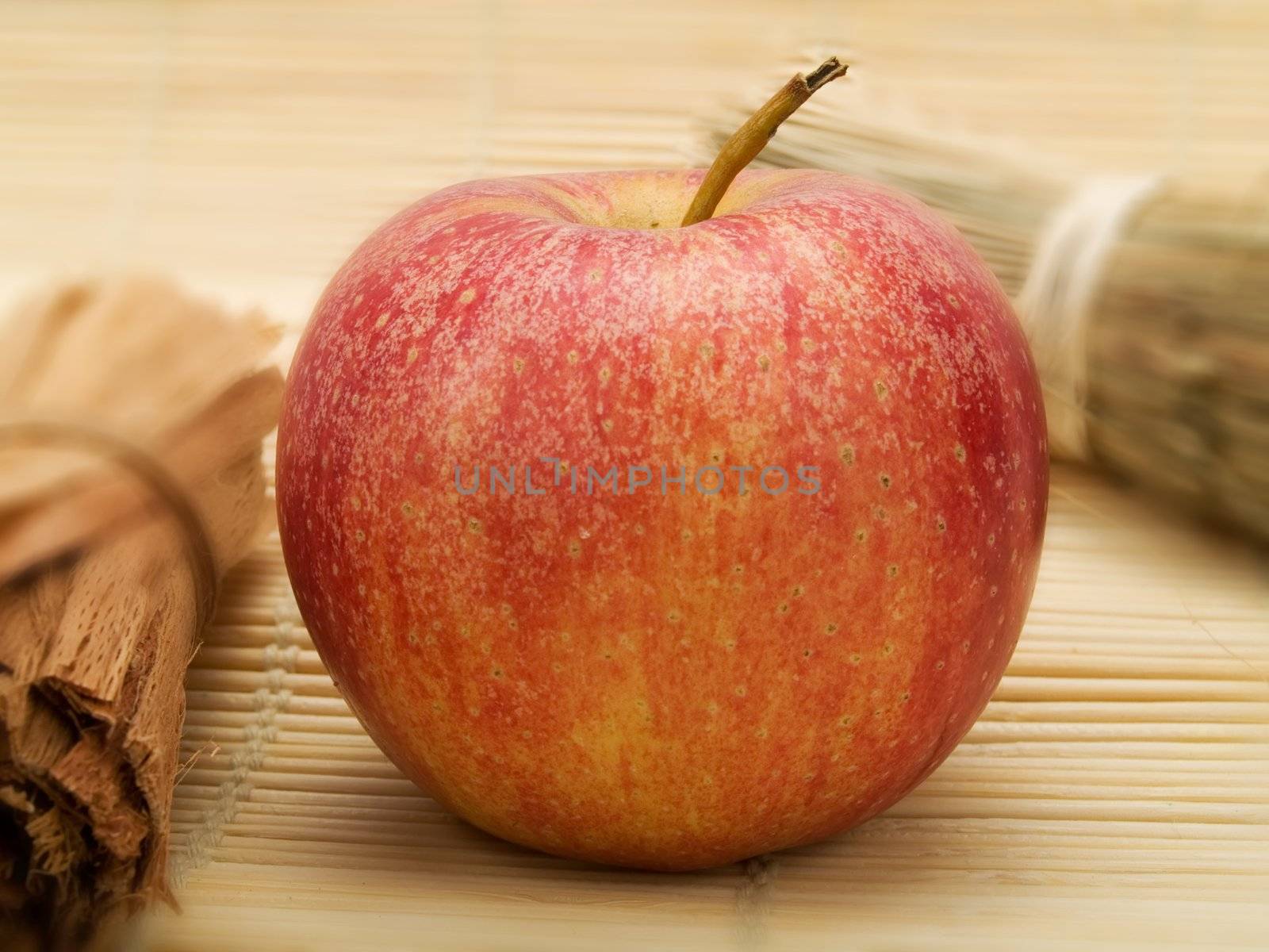 Red apple by henrischmit