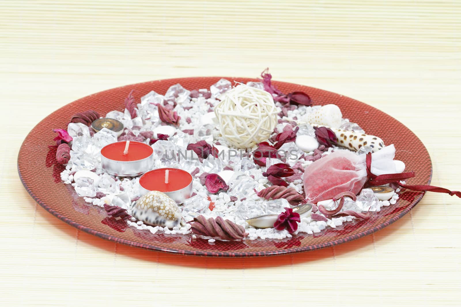 Table decoration with various shells and candles in decorative plate