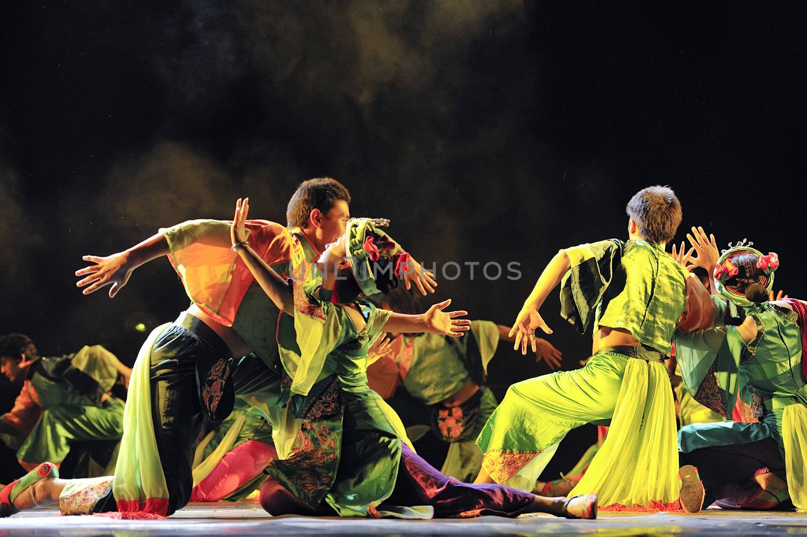 chinese Qiang ethnic dancers by jackq
