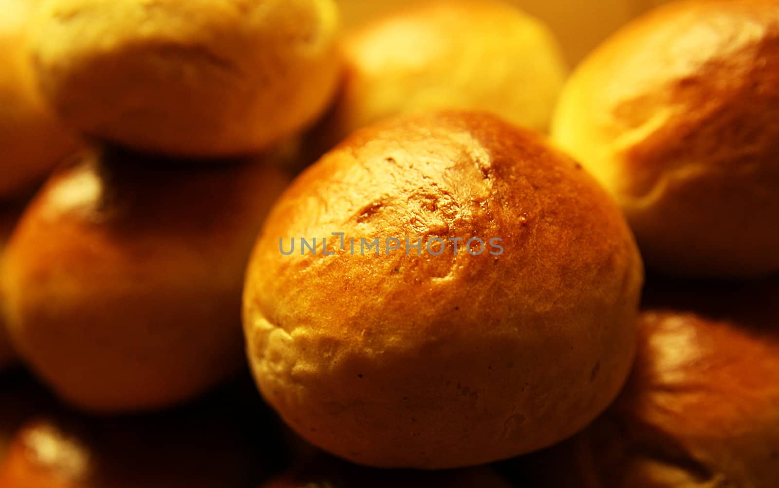 Freshly baked buns by sundaune