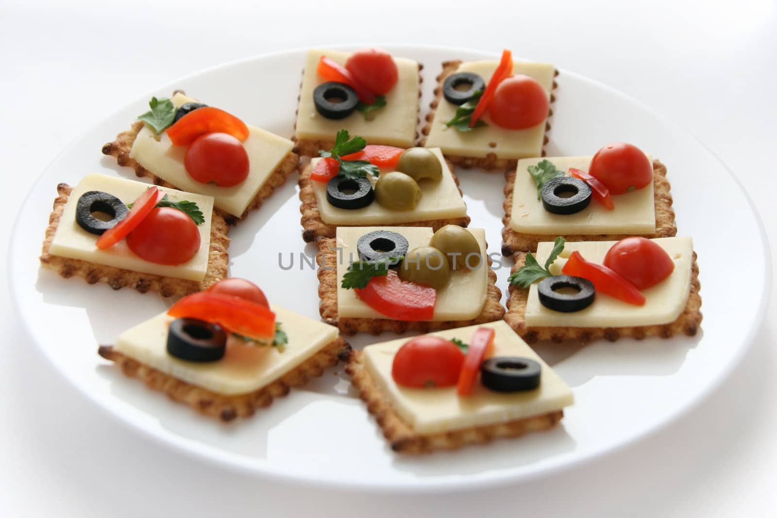 crackers with cheese and tomato