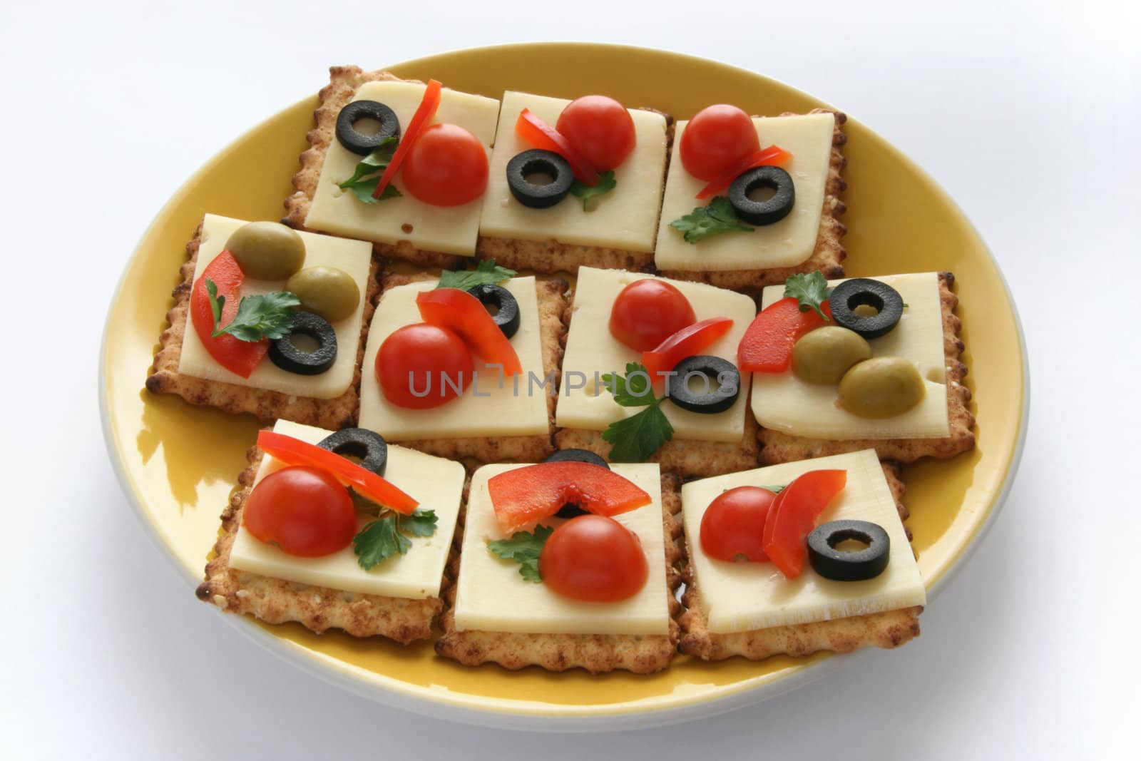 crackers with cheese and tomato