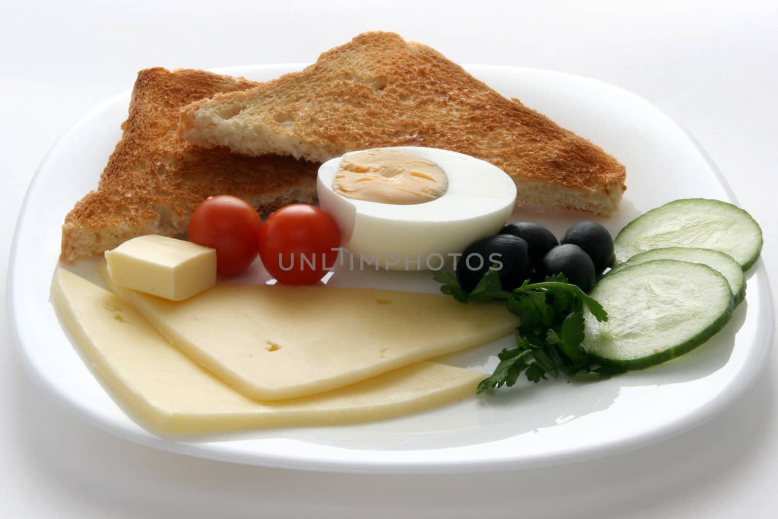 toasts with cheese, egg and vegetables