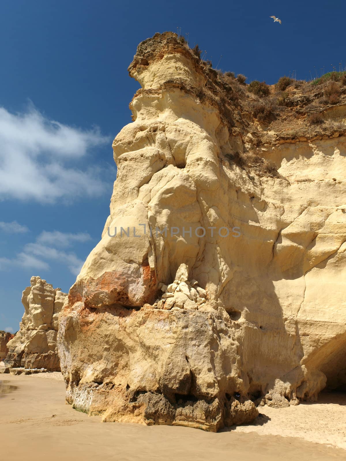 Colourful rocks and wonderful sands on the Algarve coast 