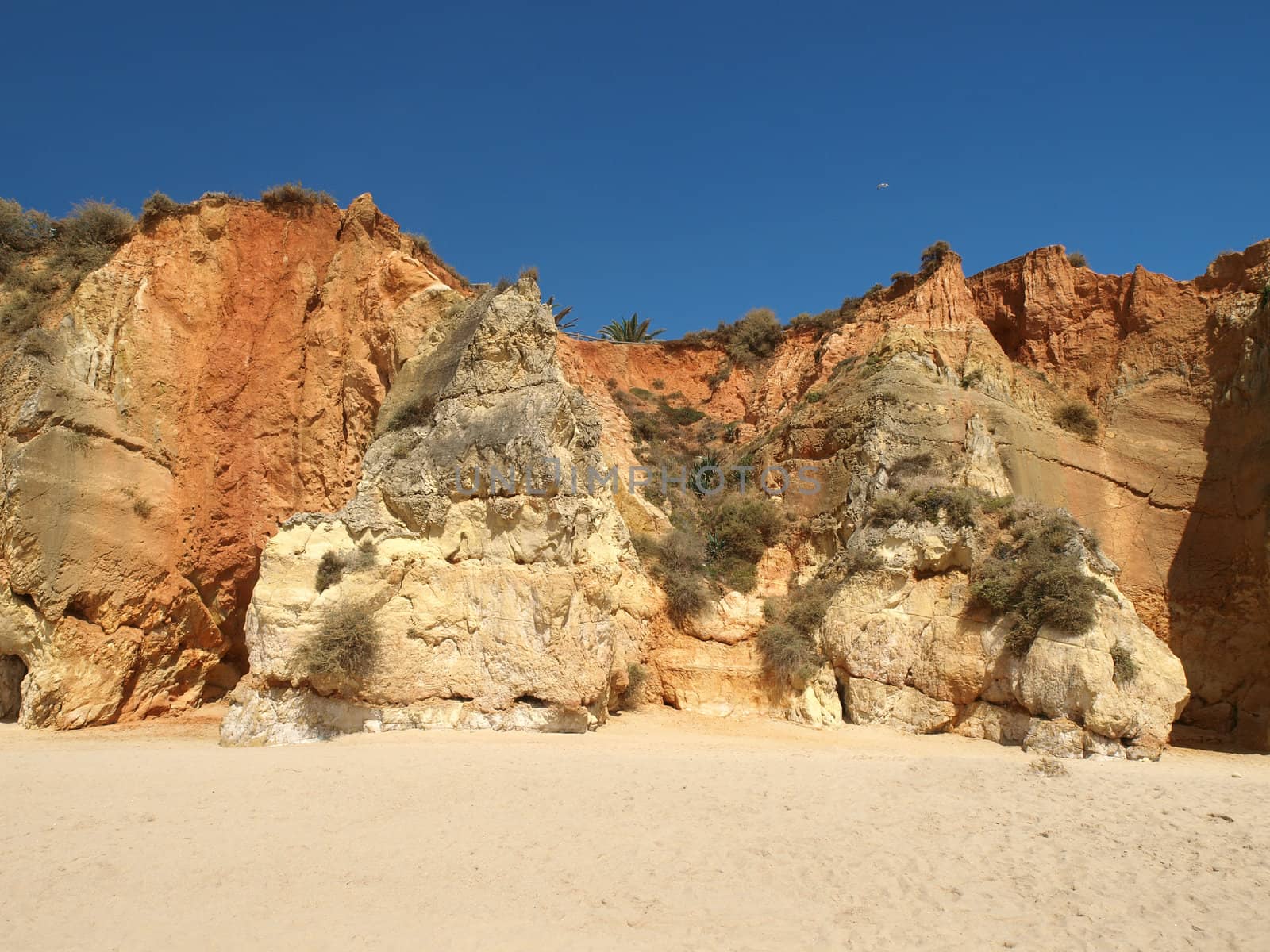 Colourful rocks and wonderful sands on the Algarve coast 