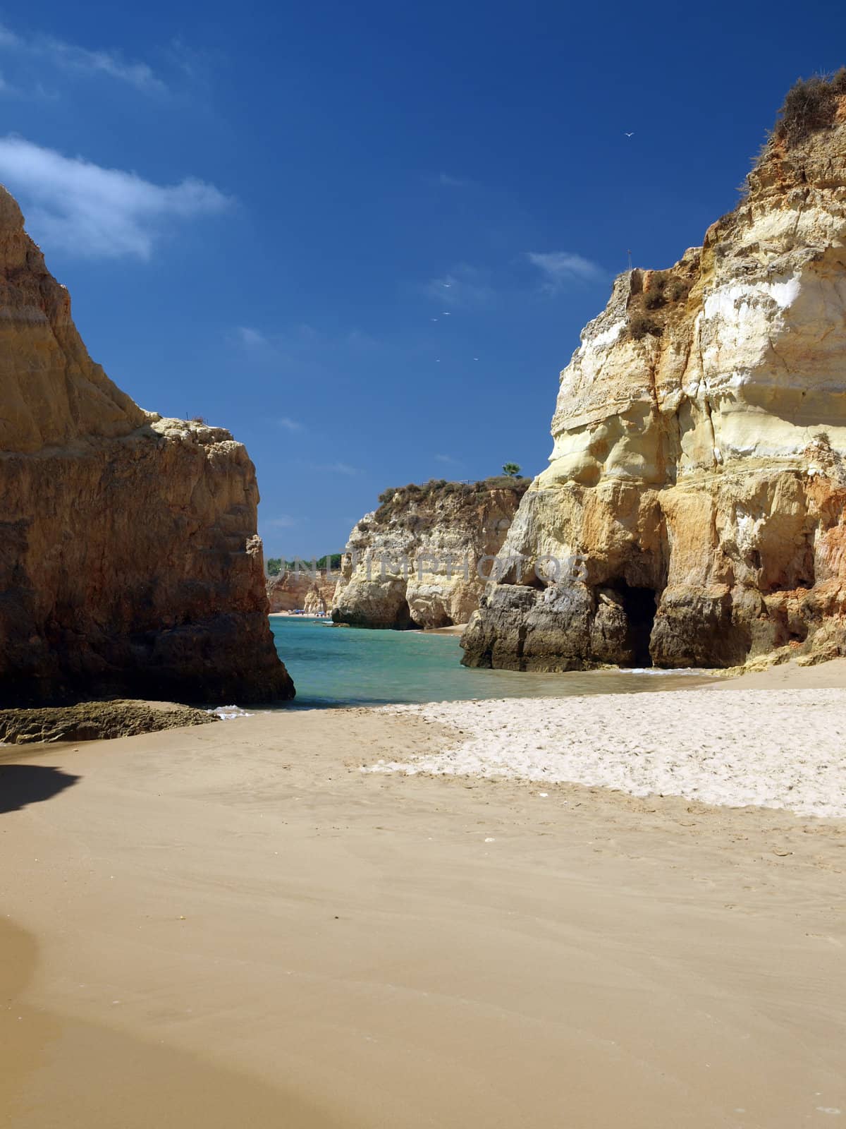 Colourful rocks and wonderful sands on the Algarve coast 