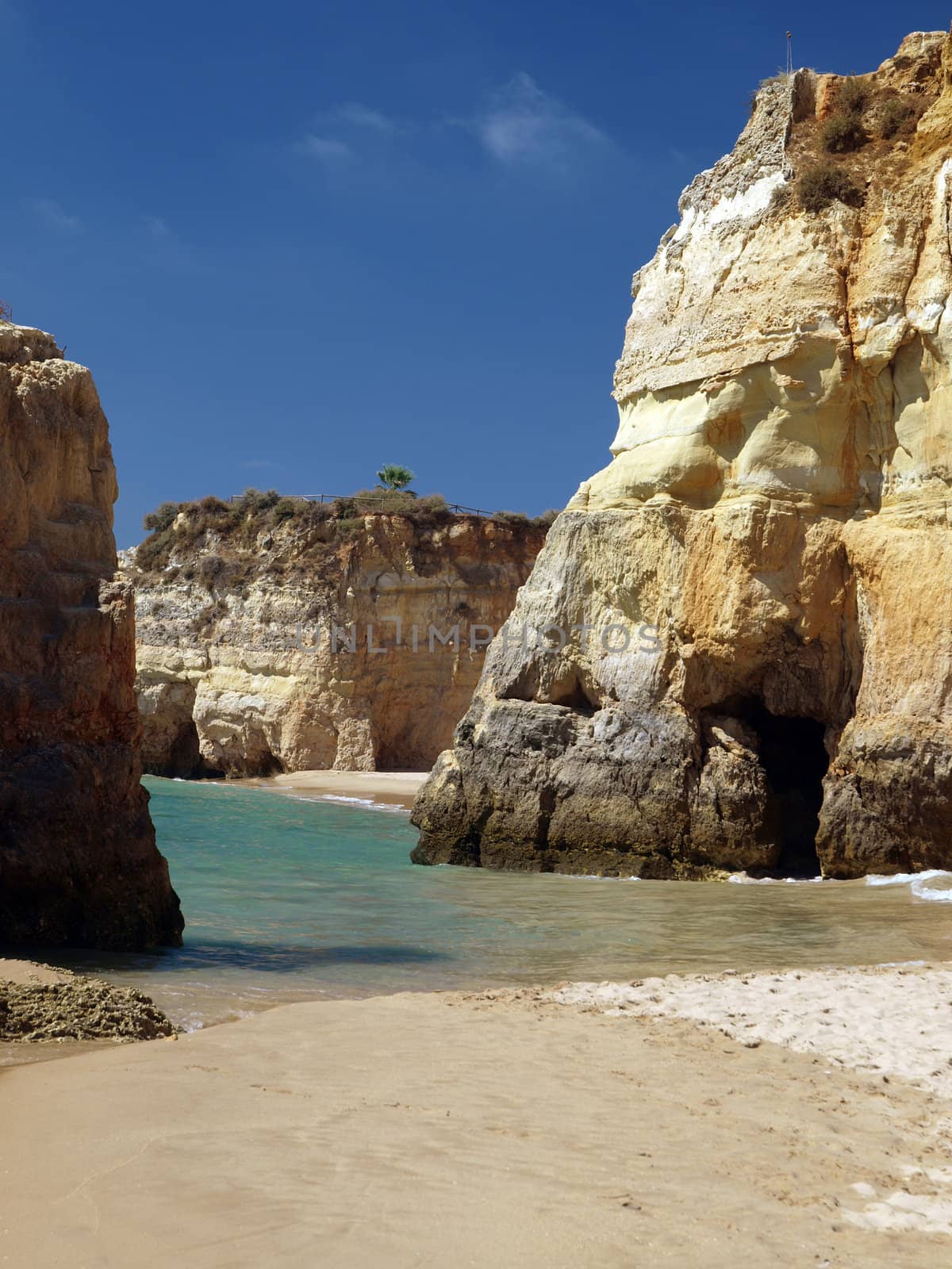 Colourful rocks and wonderful sands on the Algarve coast 