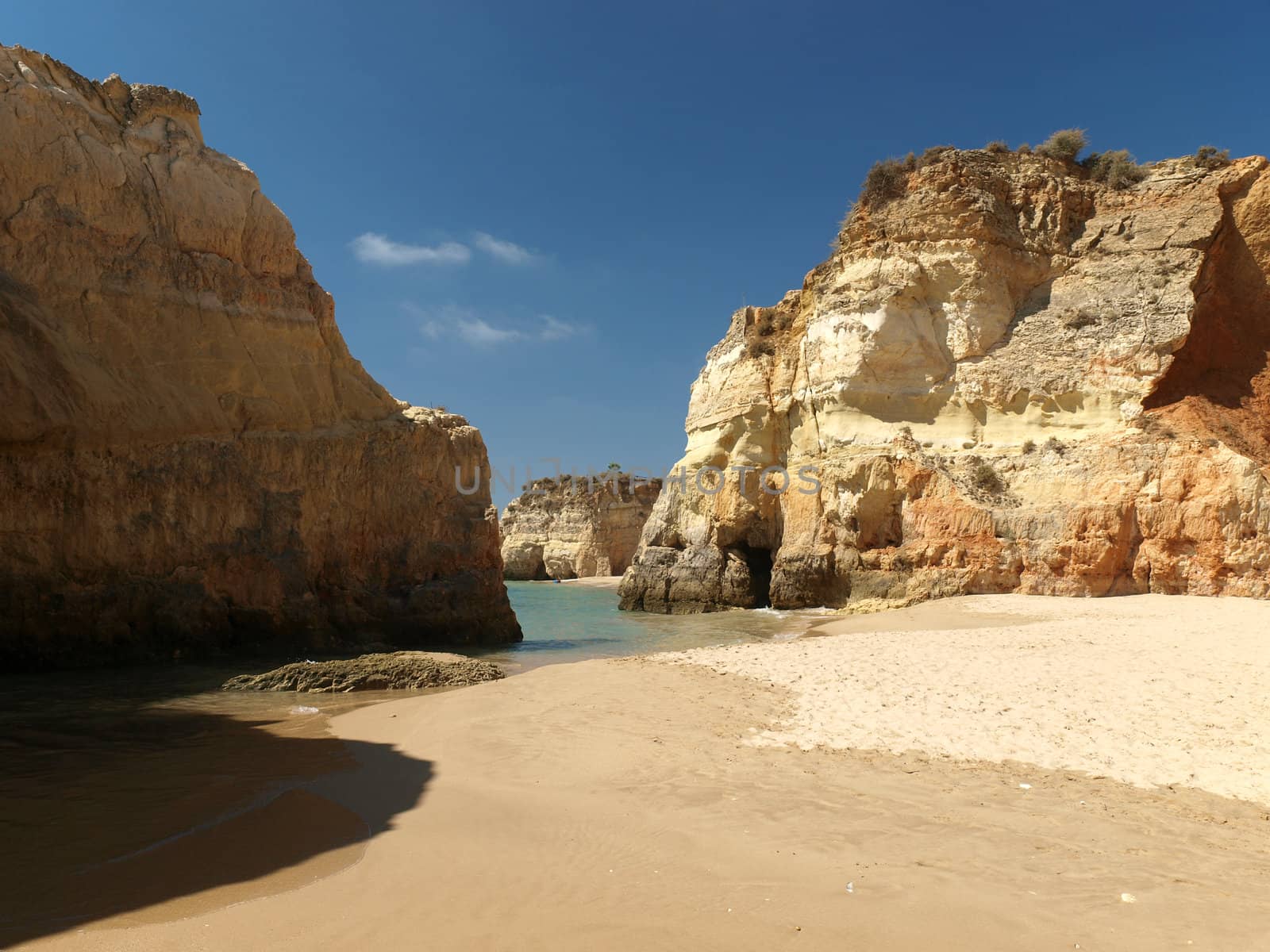 Colourful rocks and wonderful sands on the Algarve coast 