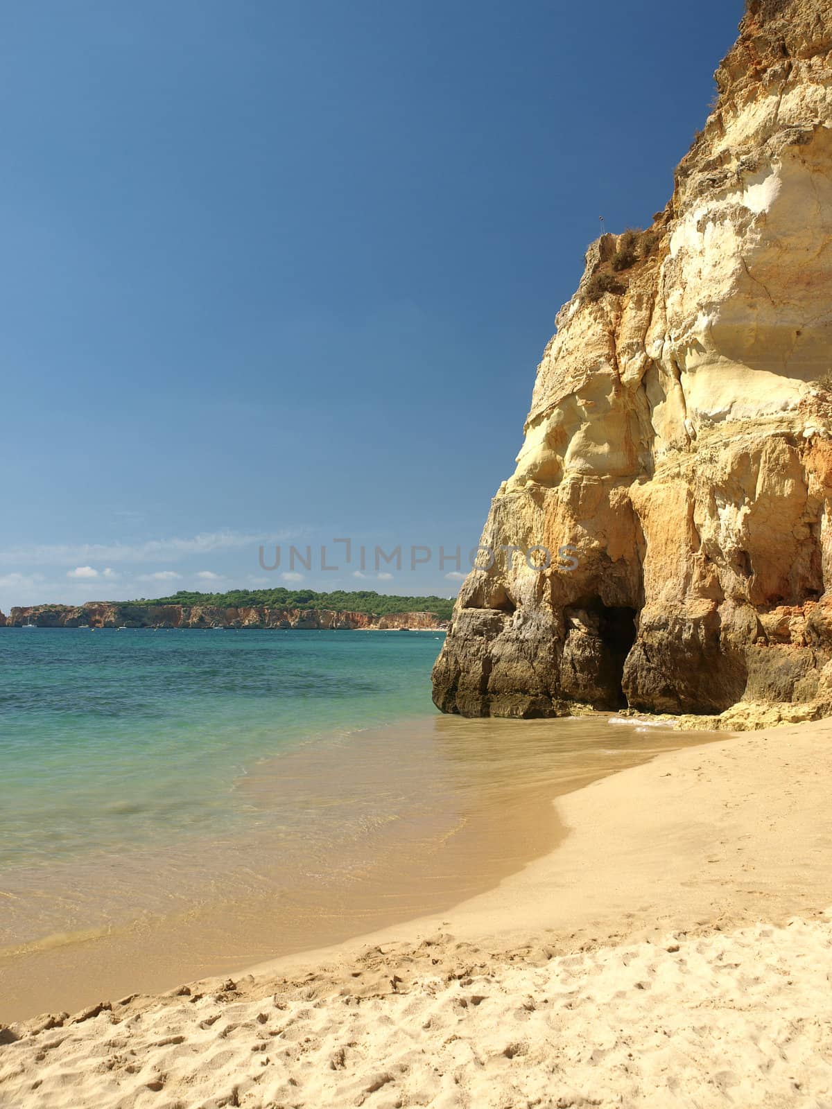 Colourful rocks on the Algarve coast 