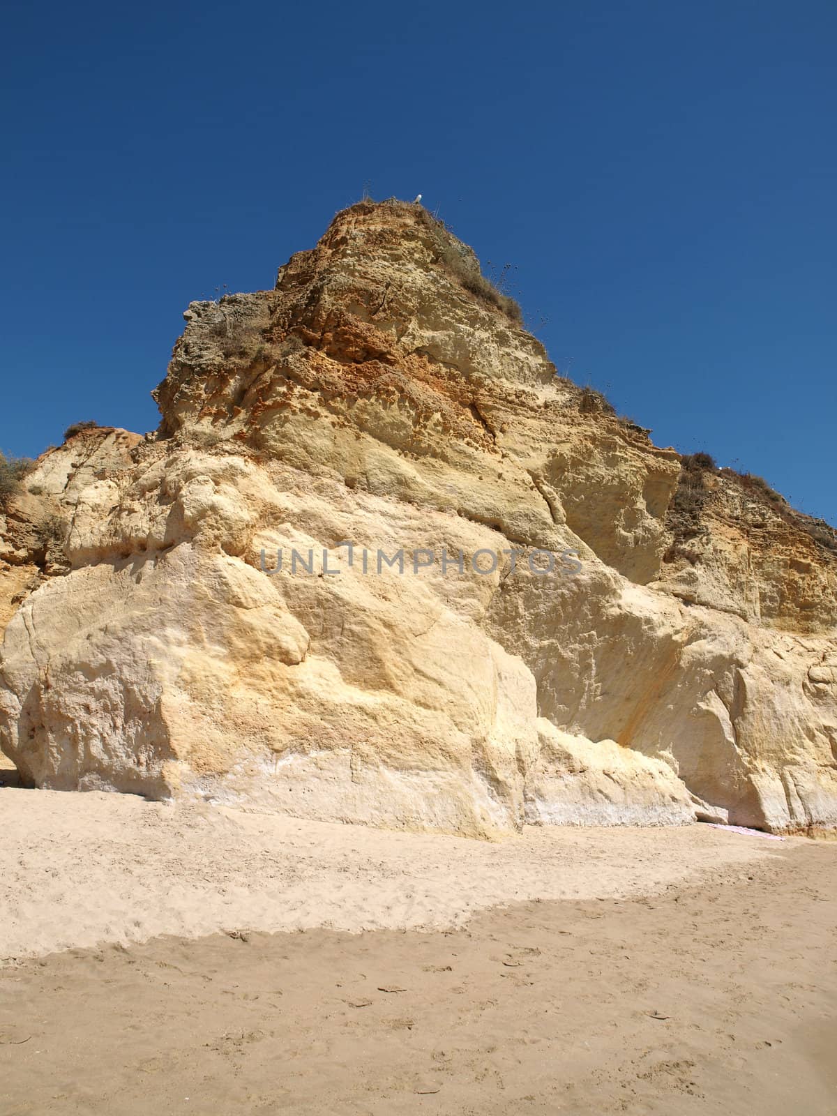 Colourful rocks on the Algarve coast 
