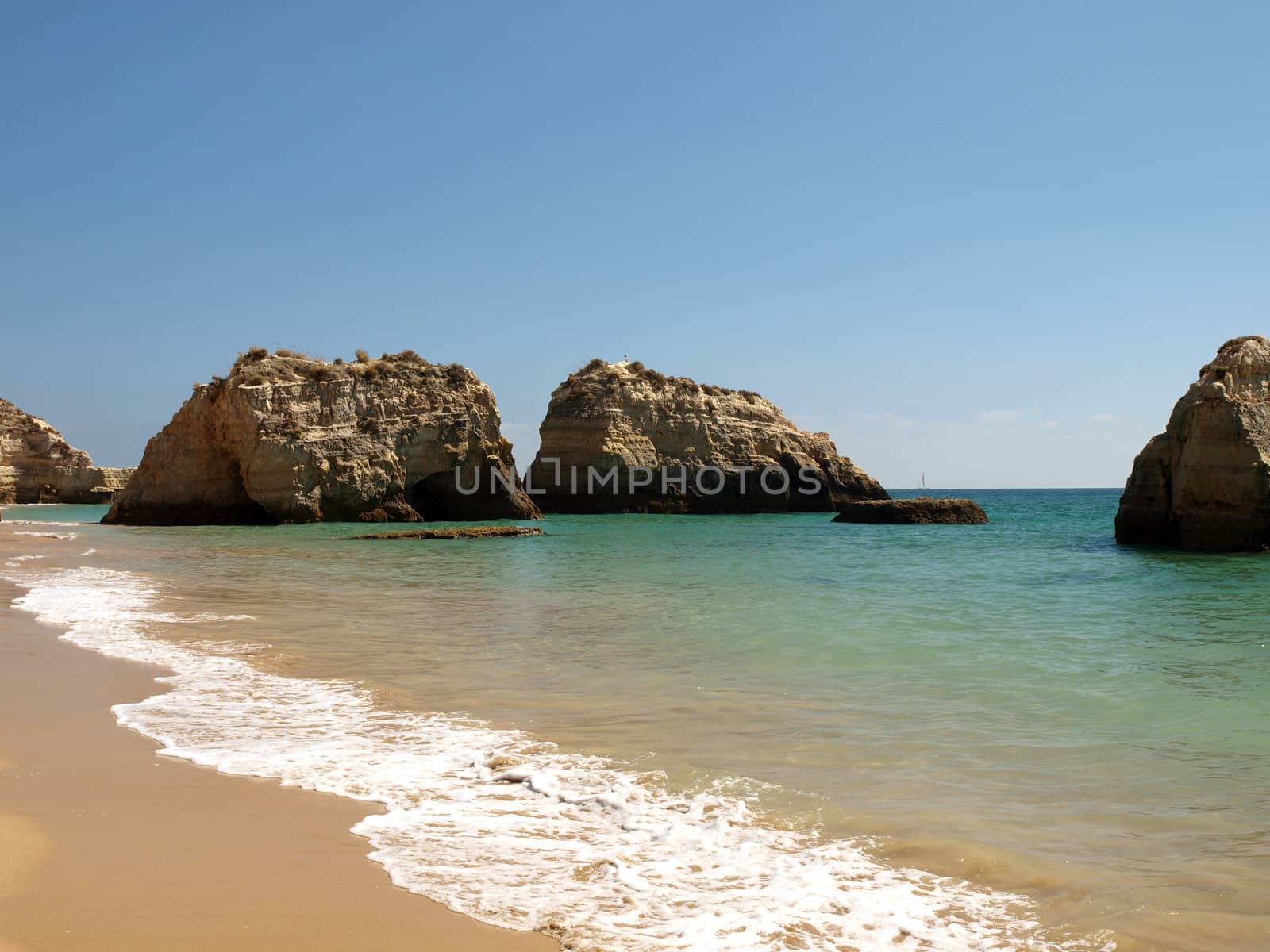 Colourful rocks on the Algarve coast 