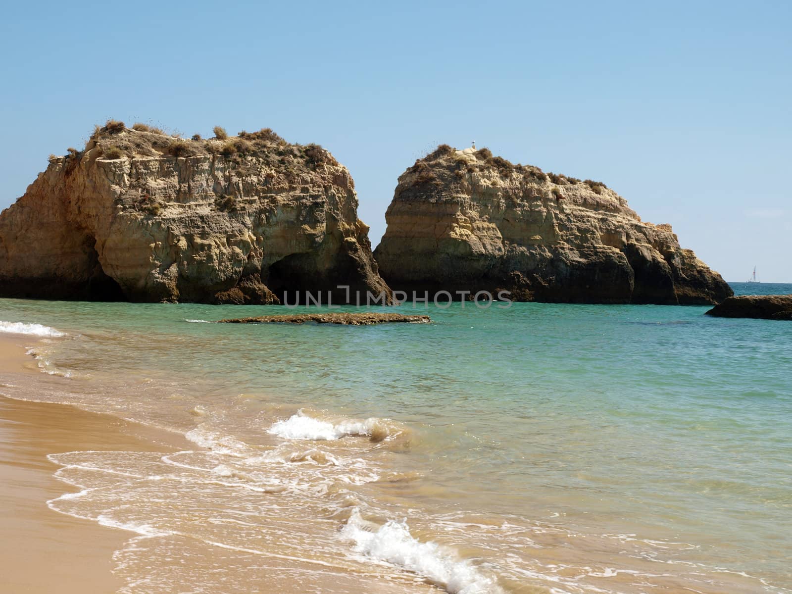 Colourful rocks on the Algarve coast 