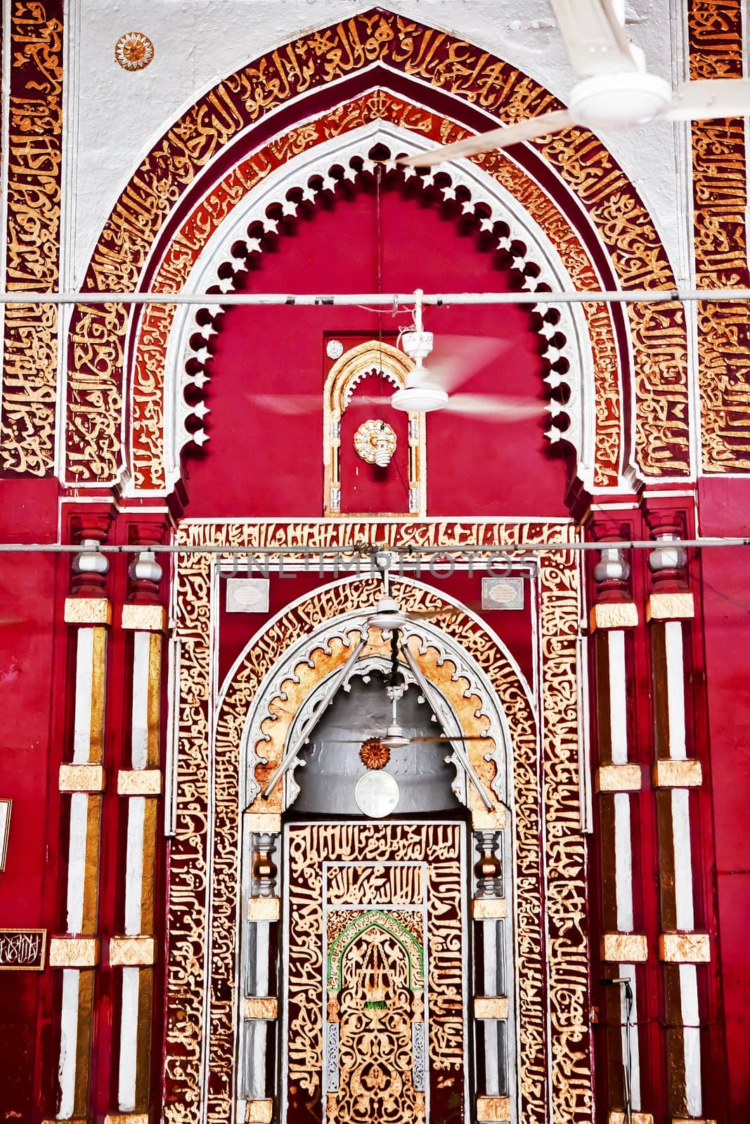 Golden Arch Jama't Khana Mosque Nizamuddin Complex New Delhi India Grave of the Islamic Sufti Saint Sheikh Hazrat Nizamuddin Auliya, famous Sufti mystic died in 1325