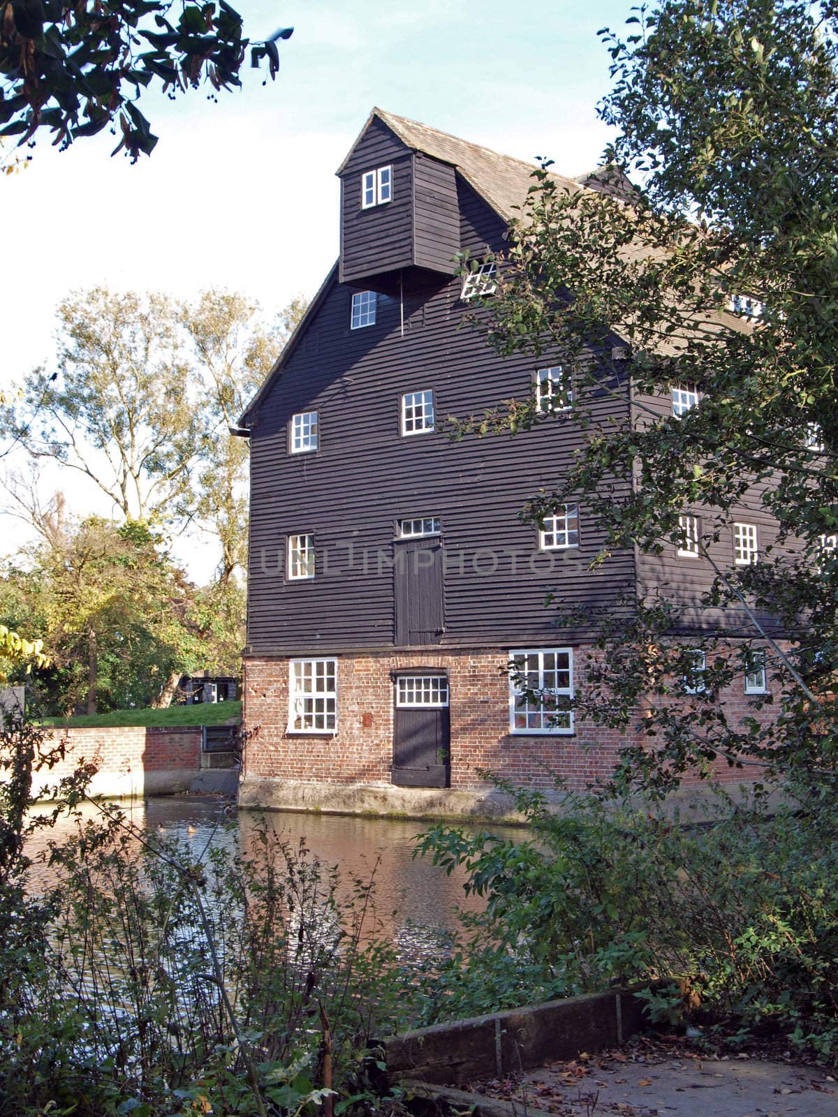 Houghton Mill was built during the 17th Century, it was a working mill with three water wheels untill 1930.