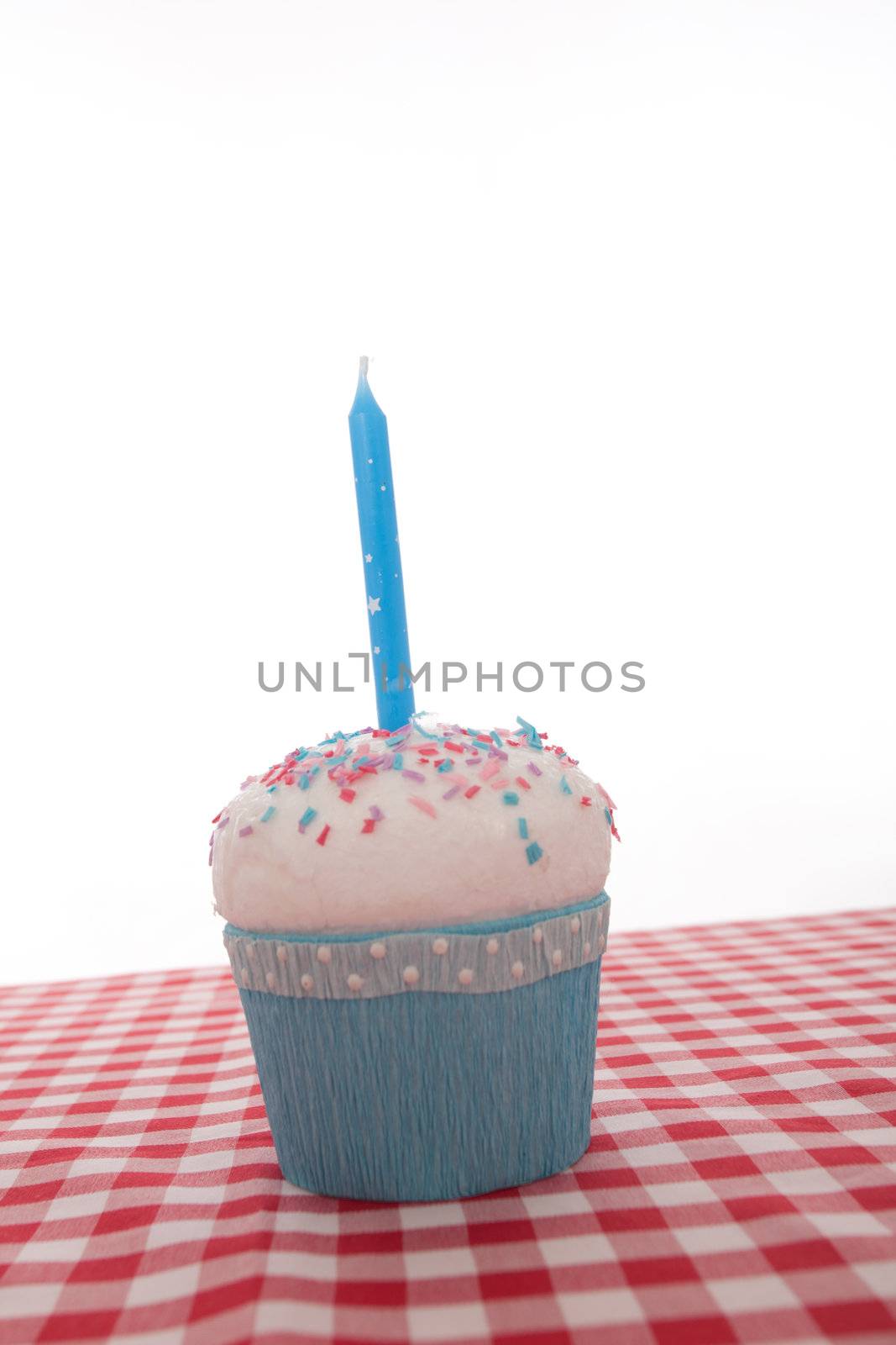 birthday cupcake by senkaya