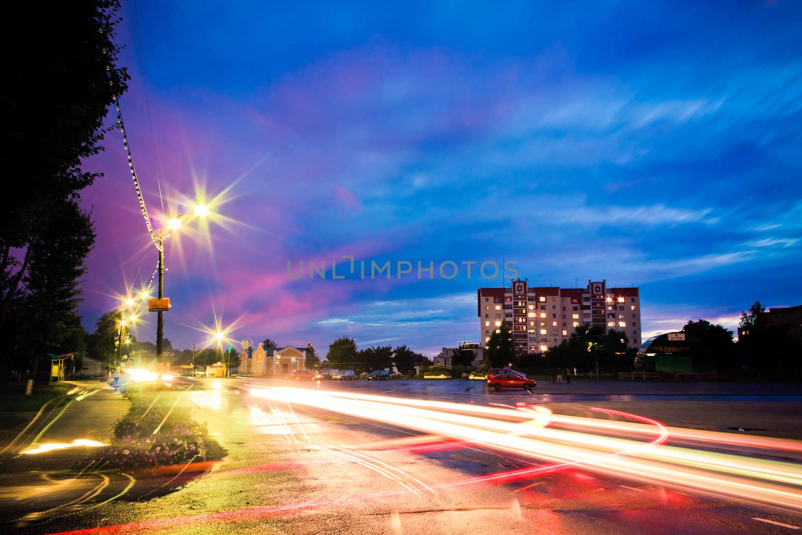 Traffic in the city by night