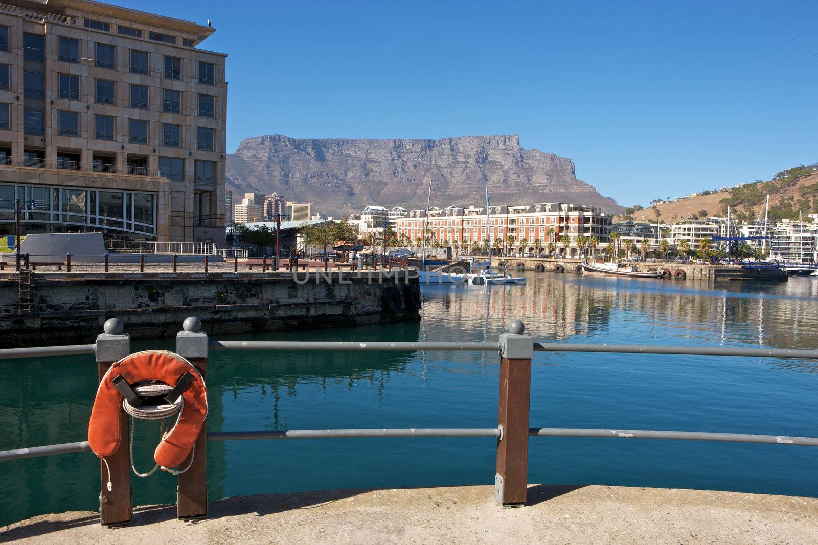 Cape Town, V&A Waterfront by johanelzenga