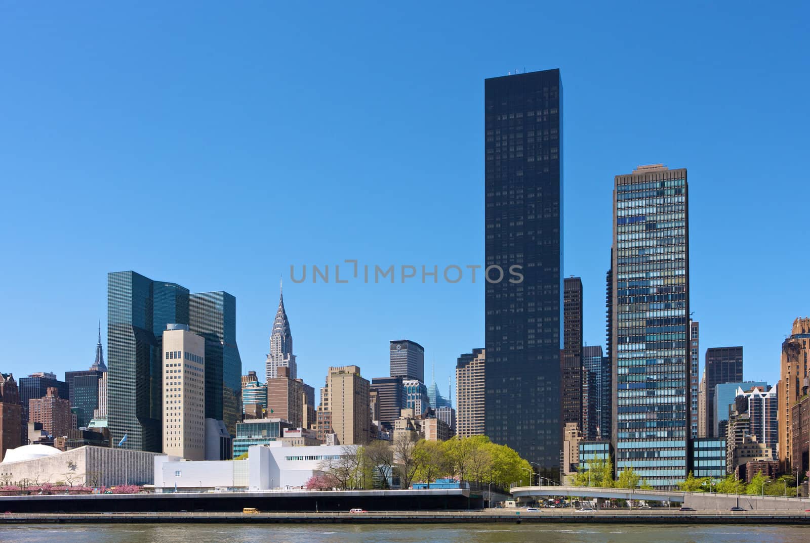 New York City skyline by johanelzenga
