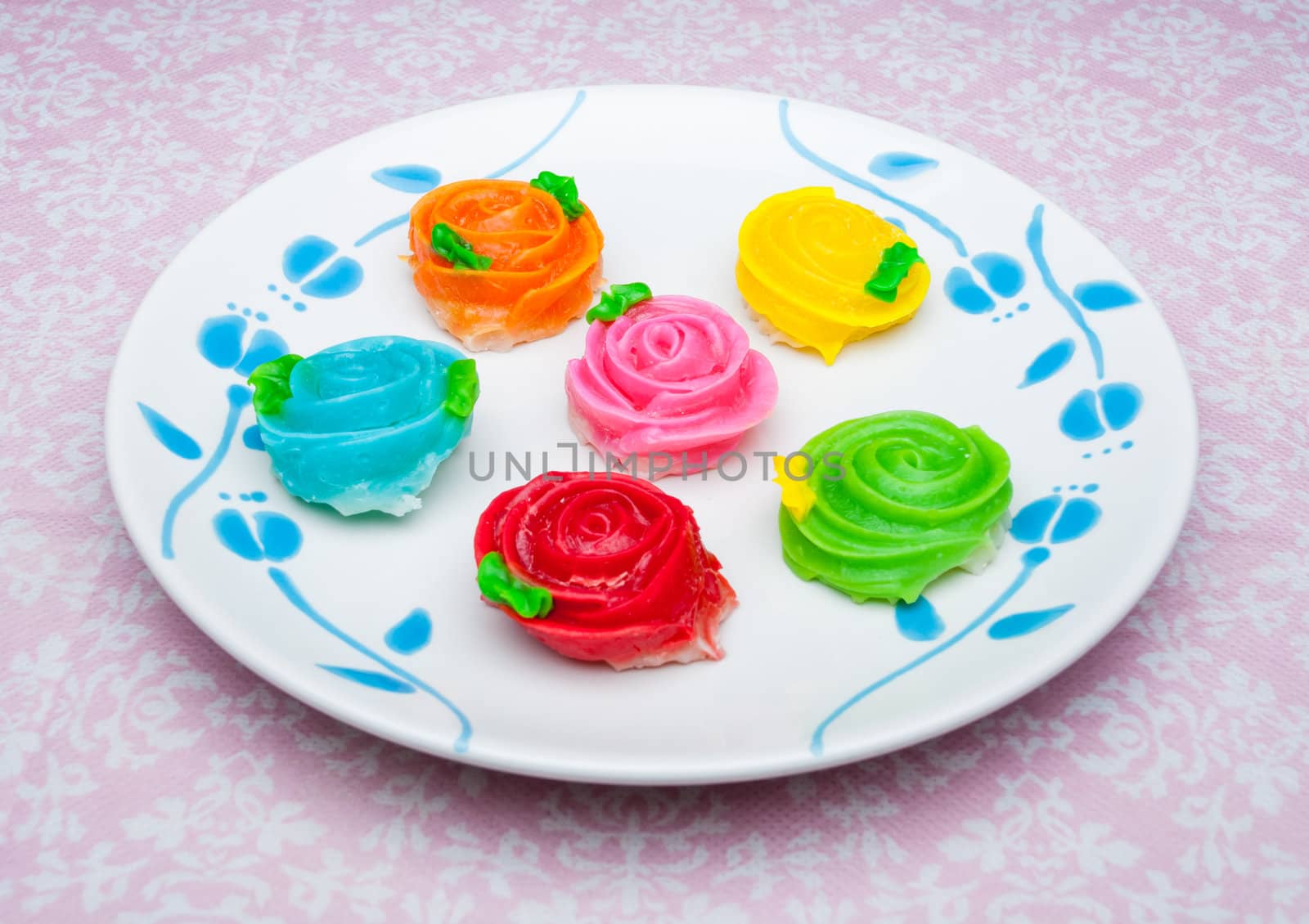 Aa-Lua or Crispy Sticky Dumpling is made from wheat flour, coconut cream, and sugar. This dessert is crispy outside but soft inside, sweet, creamy, and scented. It can be colored by natural colors and food coloring.