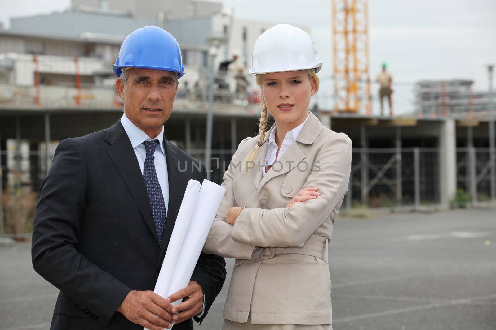 portrait of two contractors by phovoir