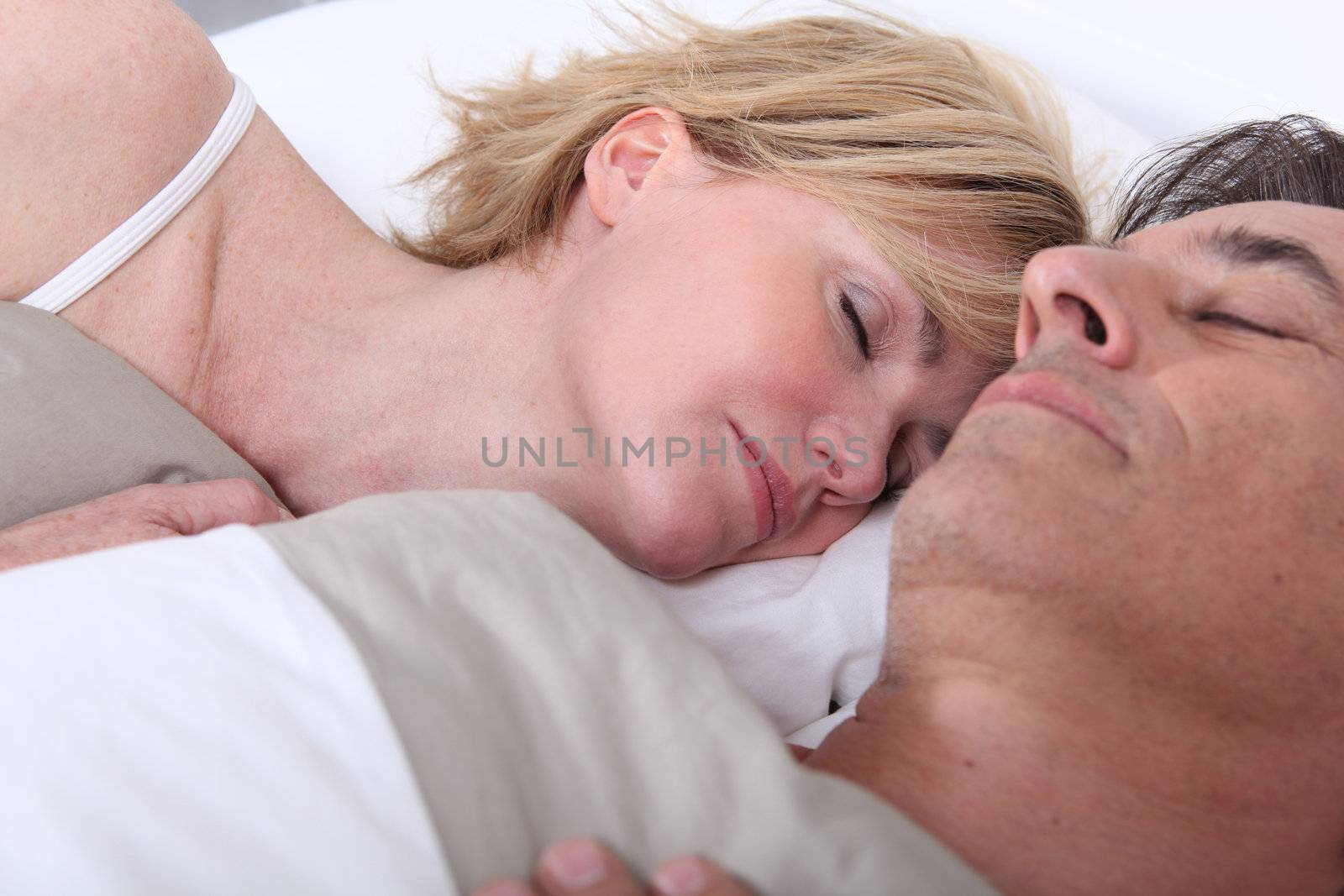 Husband and wife sleeping by phovoir