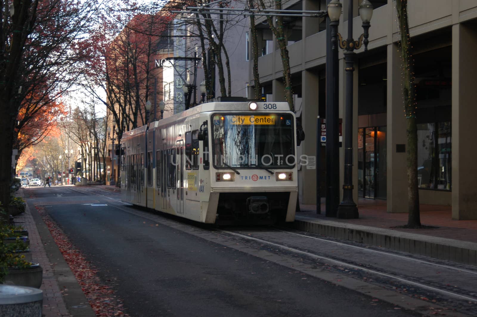 A city commuter train in Portlan Oregon