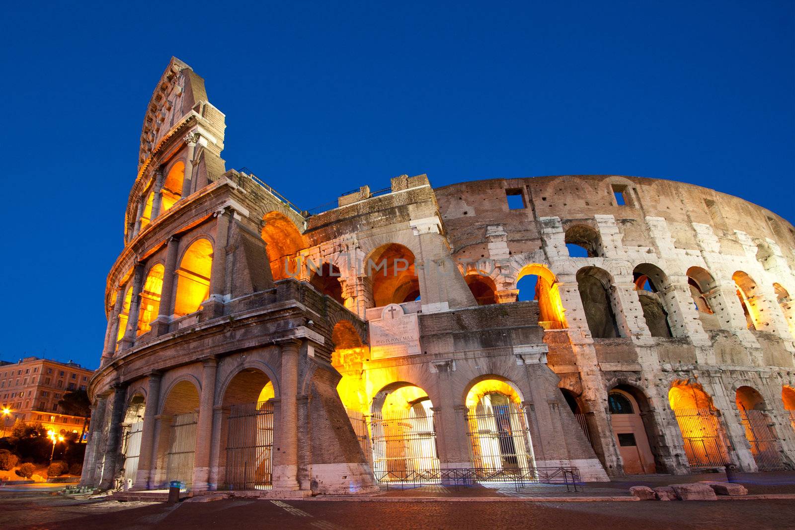 colosseum rome italy night by vichie81