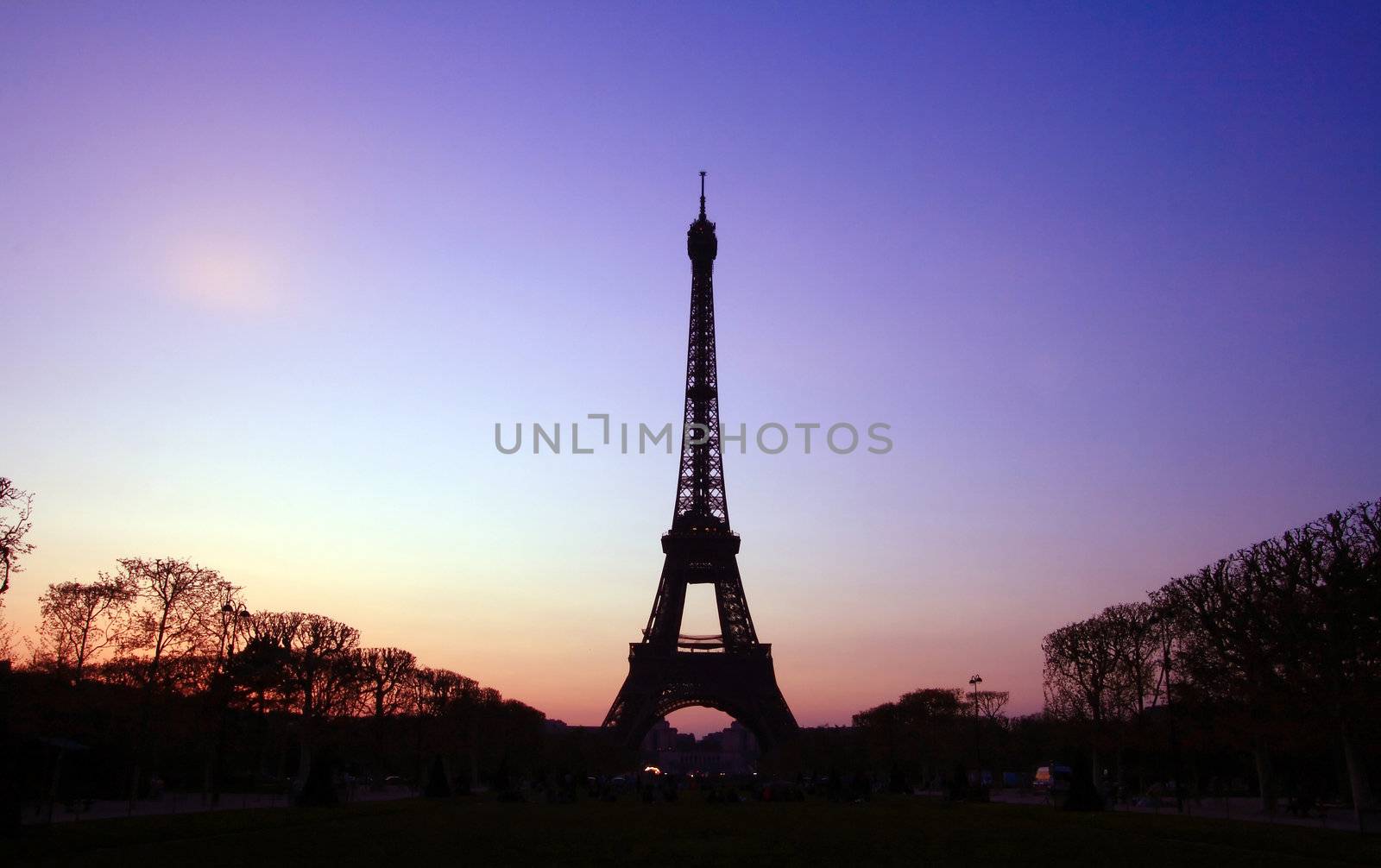 Silhouette of Eiffel Tower  by vichie81