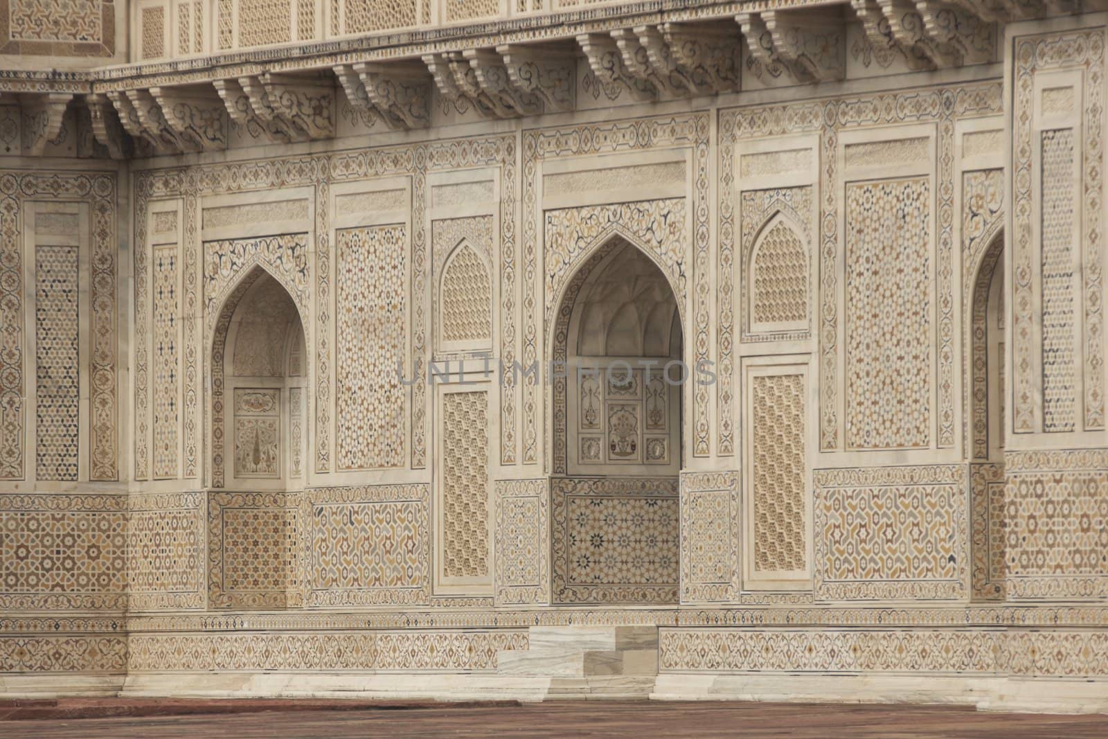 Doorway in the ornate white marble Mughal tomb (I'timad-ud-Daulah). 17th Century AD. Agra, Uttar Pradesh, India