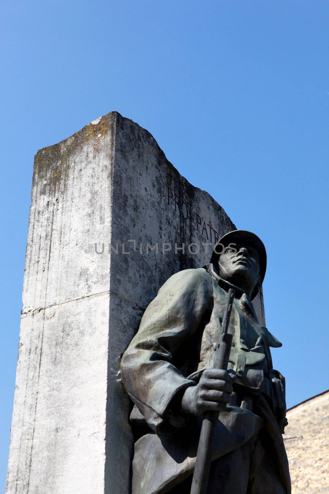 Statue of a soldier by phovoir