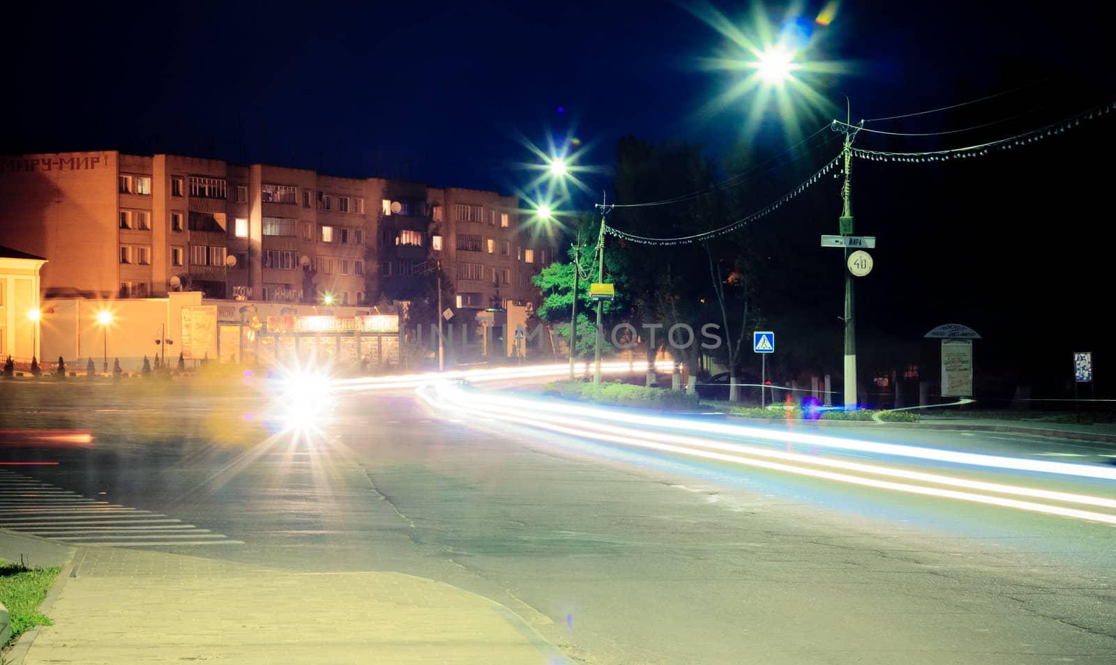 Traffic in the city by night