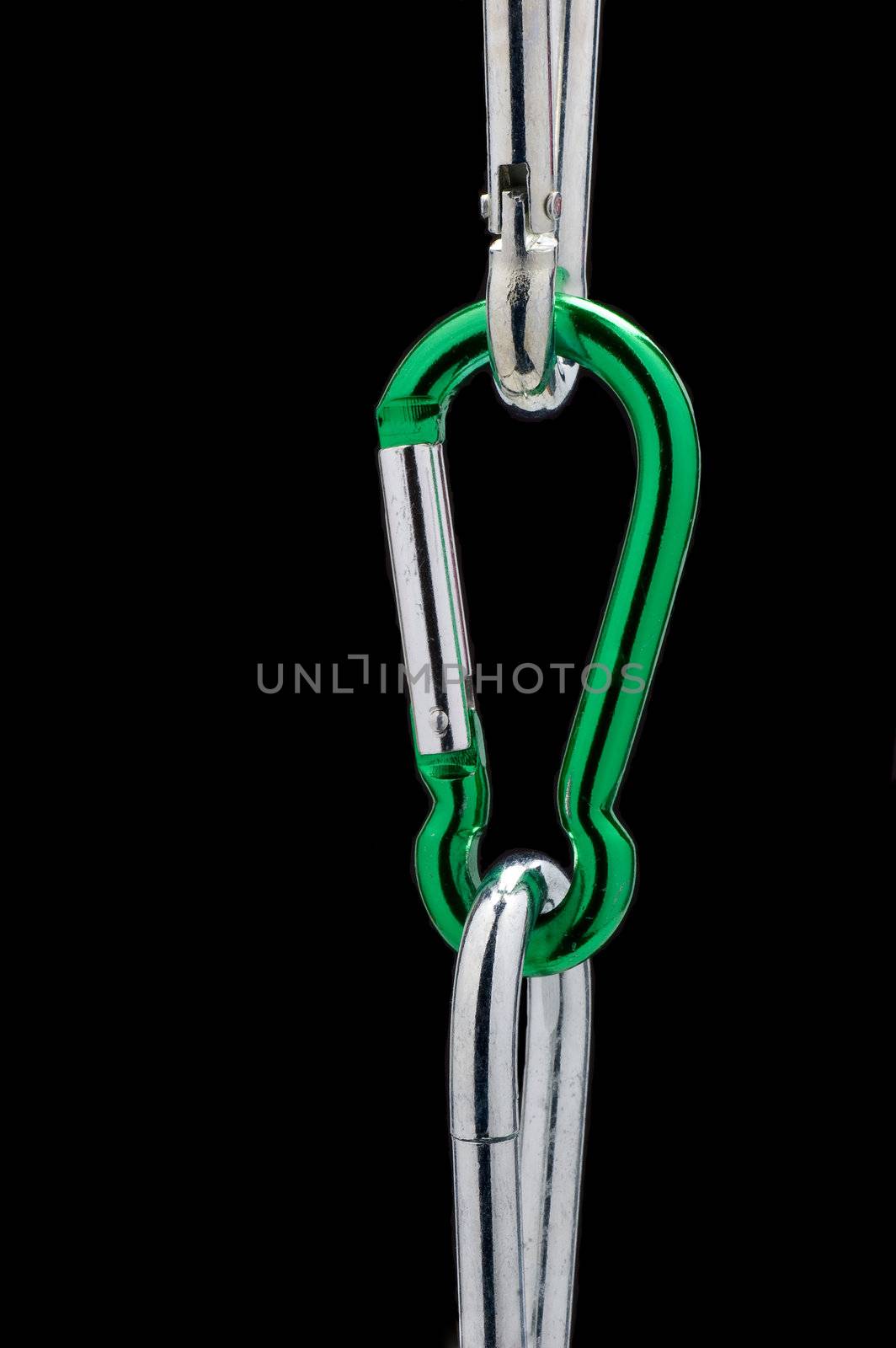 Green carbiner hook forming chain with chrome carbiners