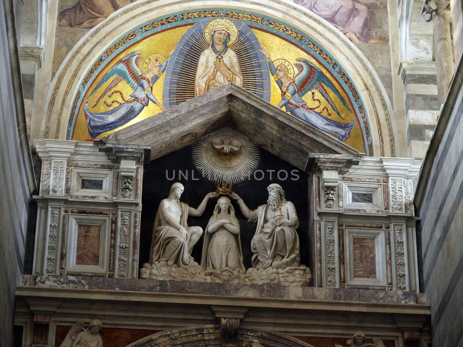 Duomu interior - Pisa, Tuscany Italy