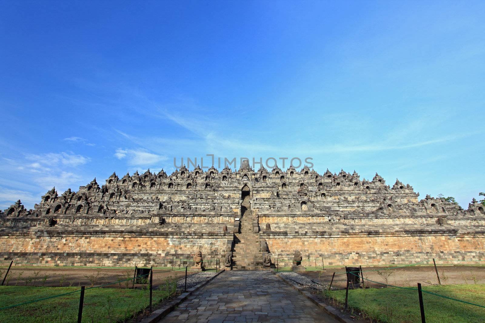 Borobudur Indonesia by vichie81