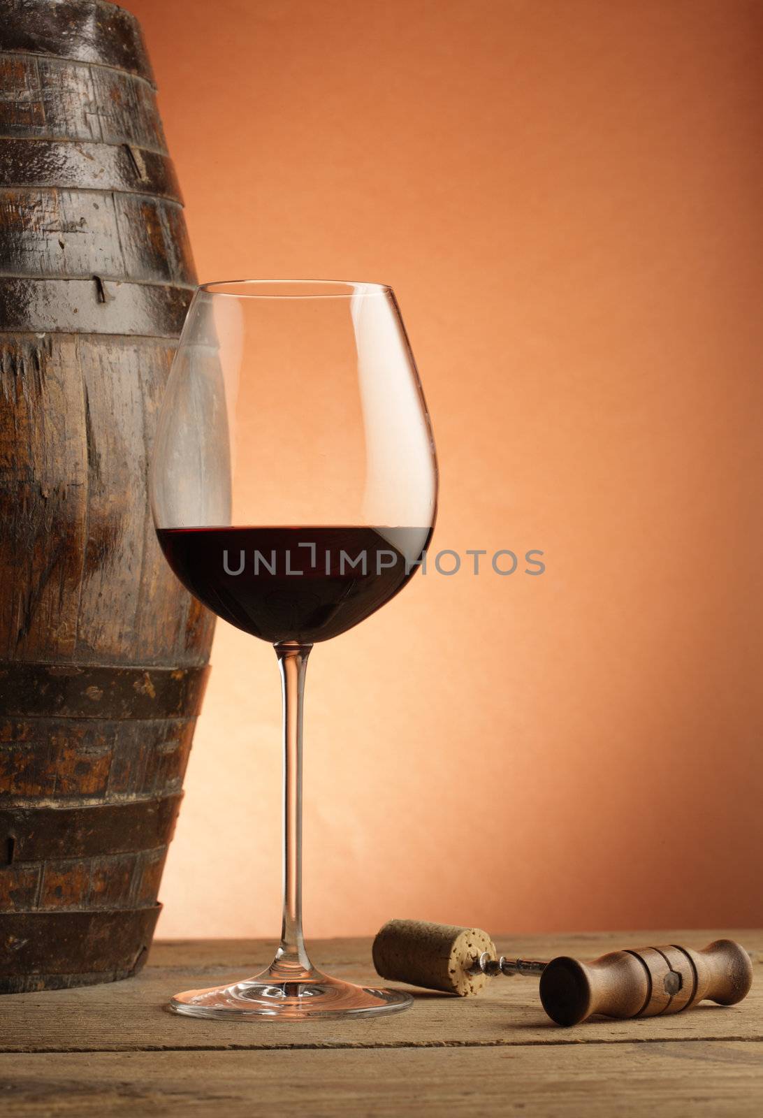 red wine glass by stokkete