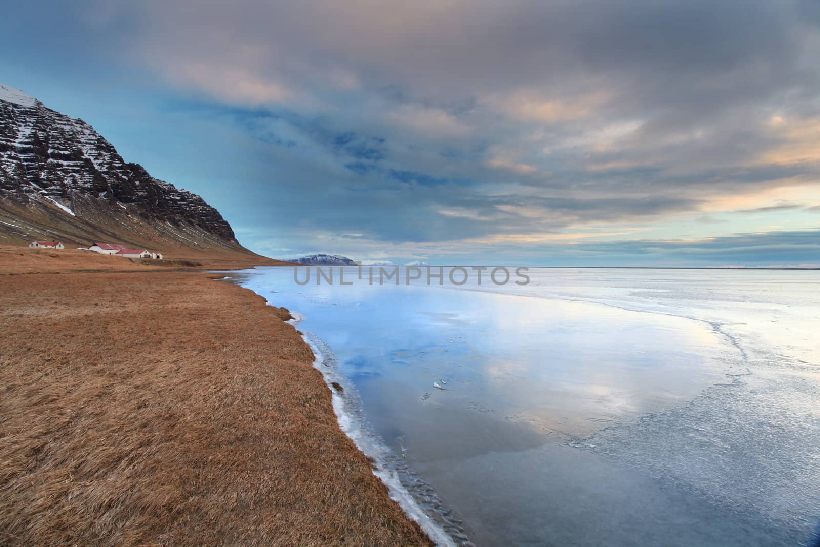Frozen coast in Iceland by olliemt